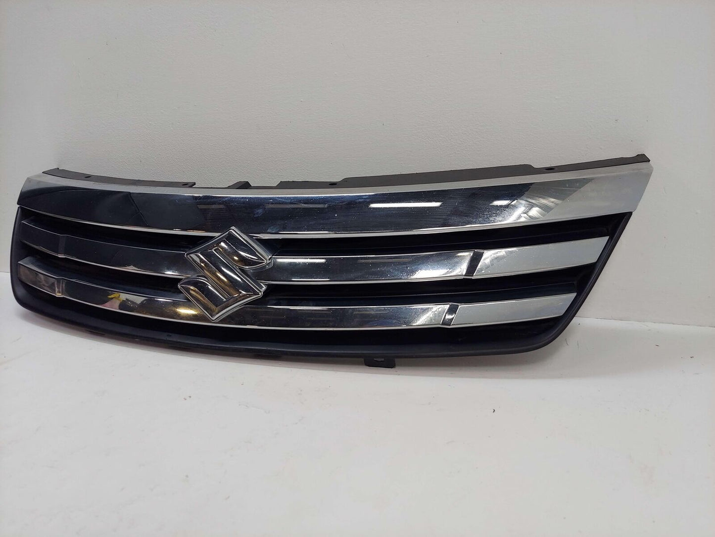 07-09 SUZUKI GRAND VITARA XL-7 UPPER GRILL GRILLE 15914170 15914175 *NOTE