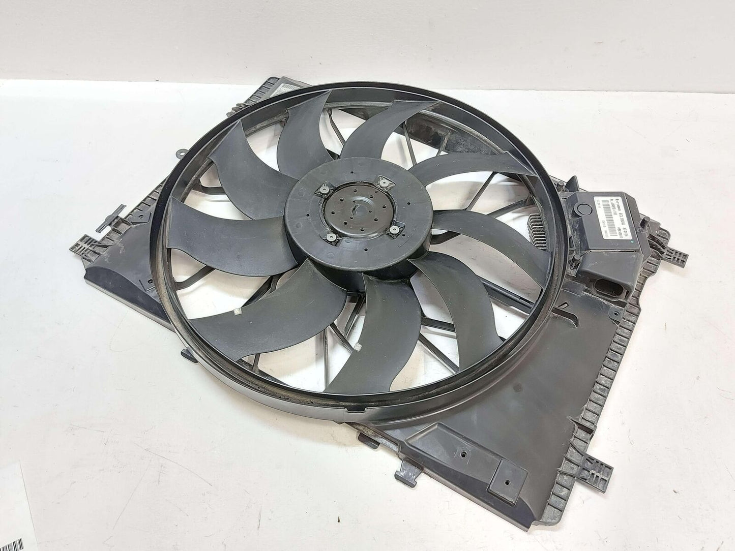 12-18 Mercedes W218 CLS63S AMG ELECTRIC COOLING FAN MOTOR 5.5L A2129061002