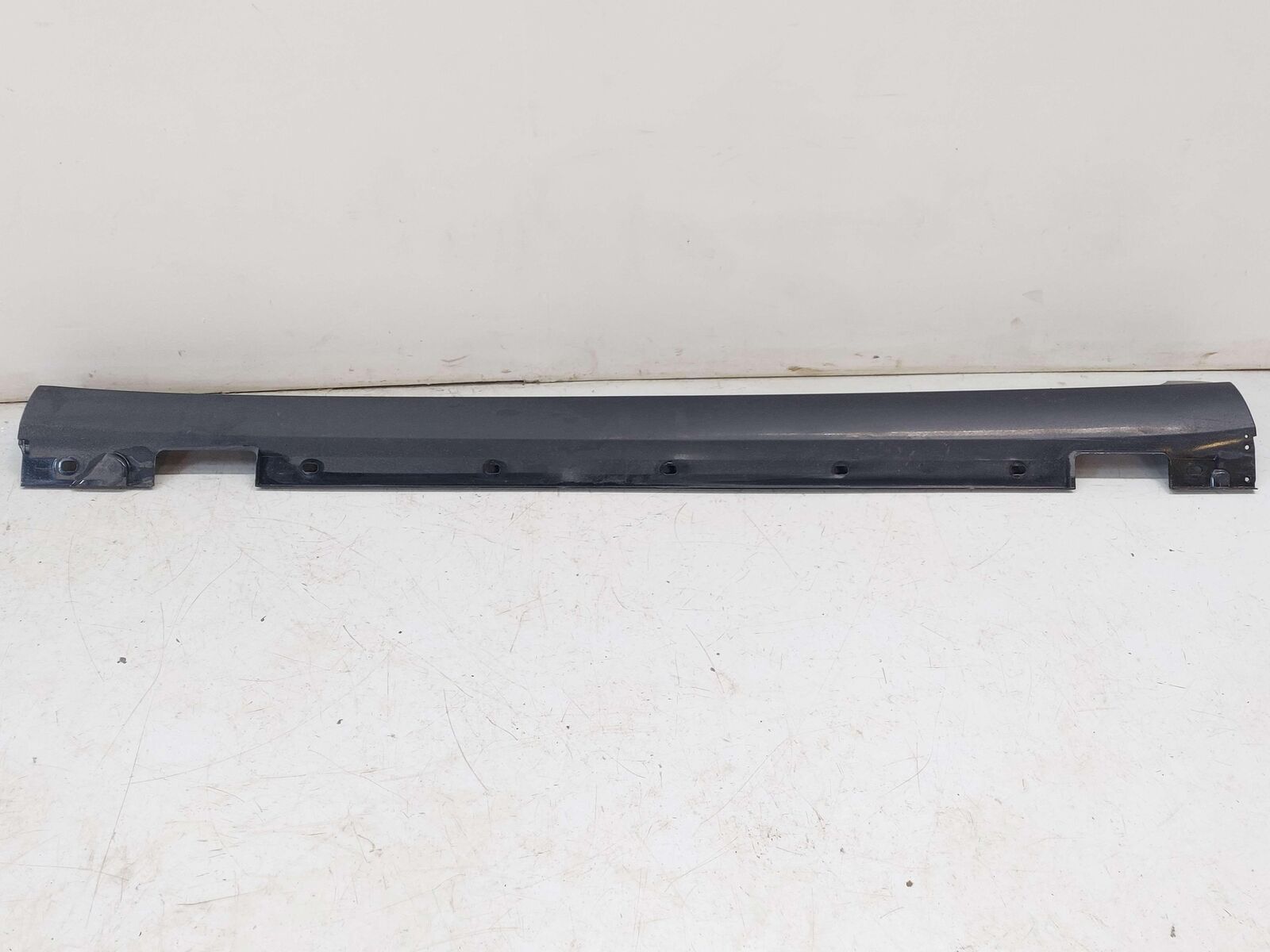 12-18 MERCEDES CLS63S AMG W218 LEFT ROCKER PANEL SIDE SKIRT MOULDING BLACK