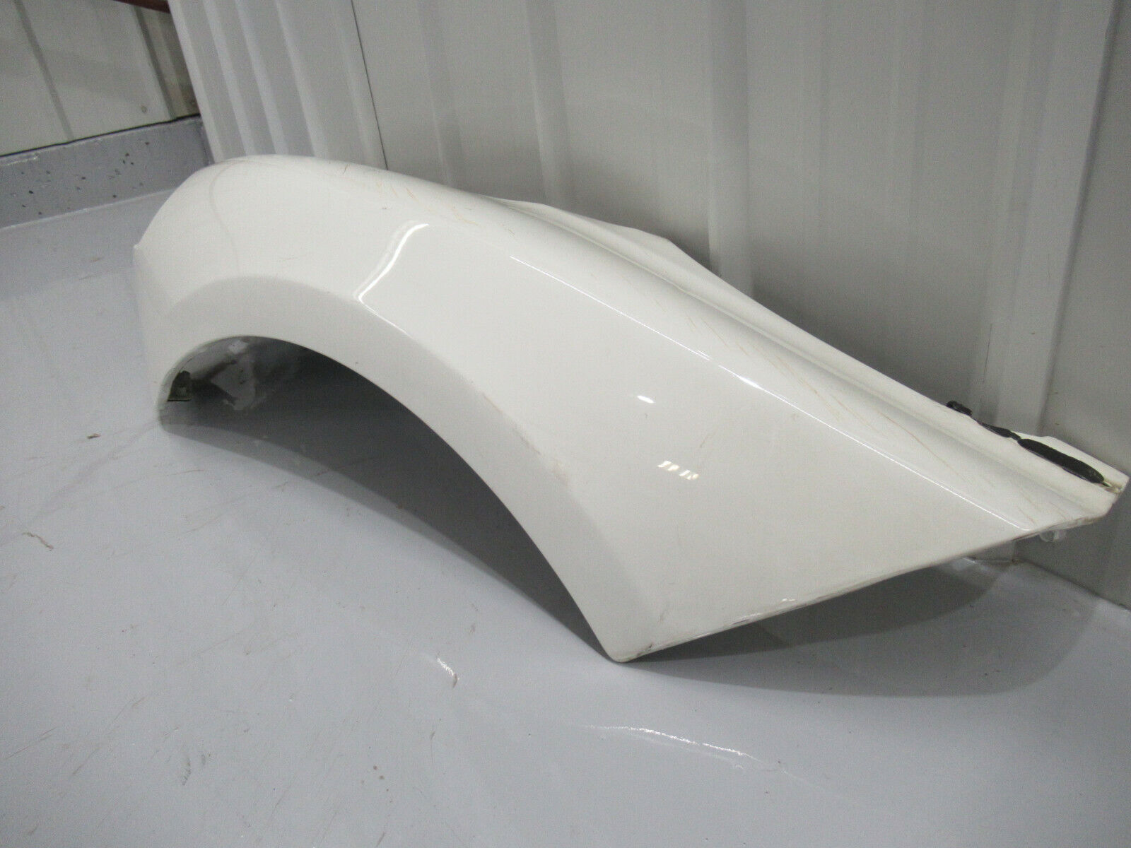 T020 2016 16 MCLAREN 570S LH LEFT FENDER DAMAGED