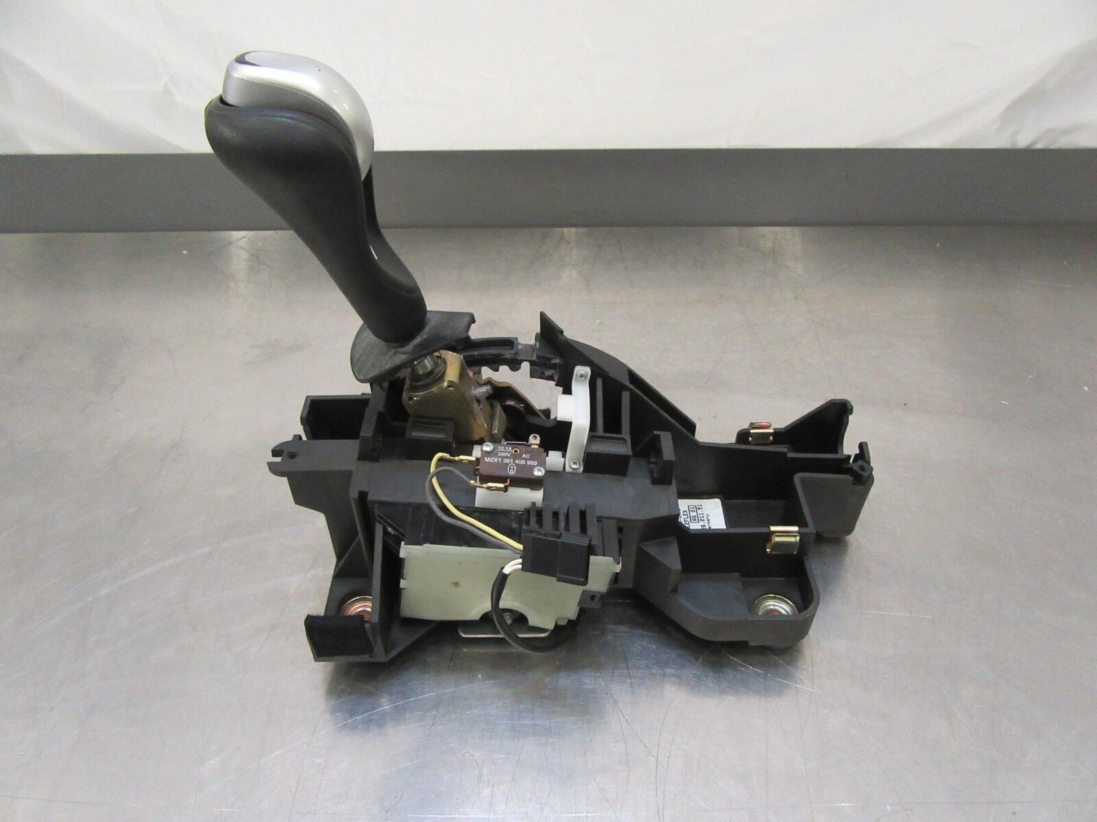 01-05 PORSCHE 911 996 Targa Tiptronic Transmission Shifter *note* 99642601151