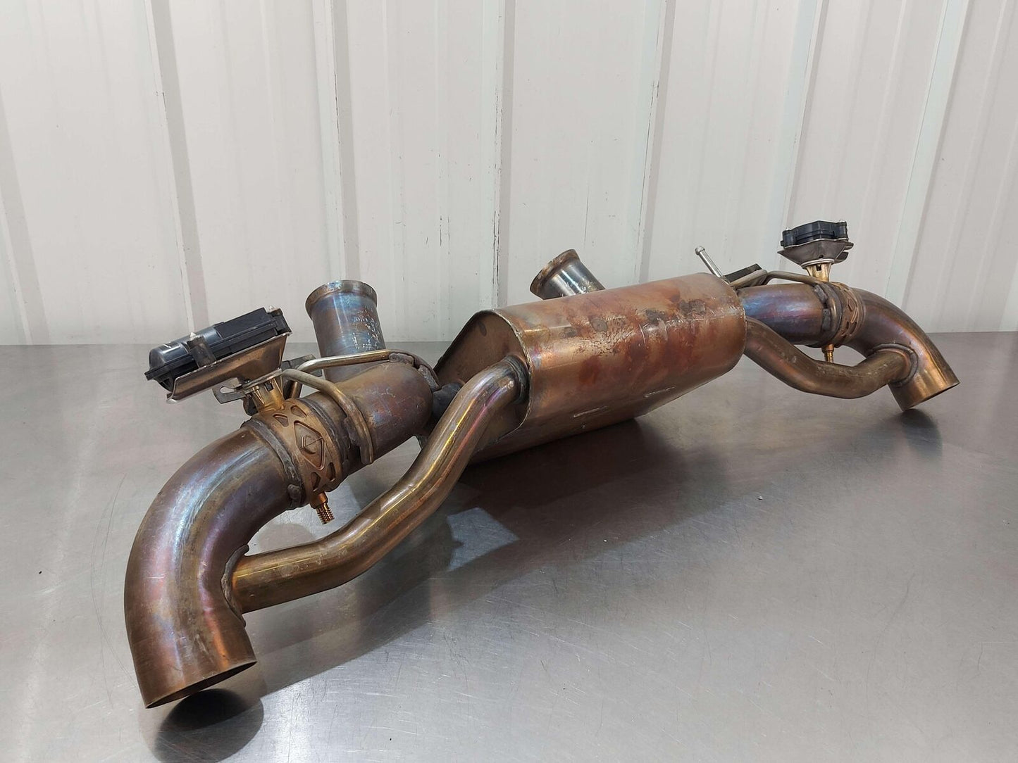 2021 MCLAREN GT EXHAUST MUFFLER *DENT* 22HA0107GP 01 14HA074CP