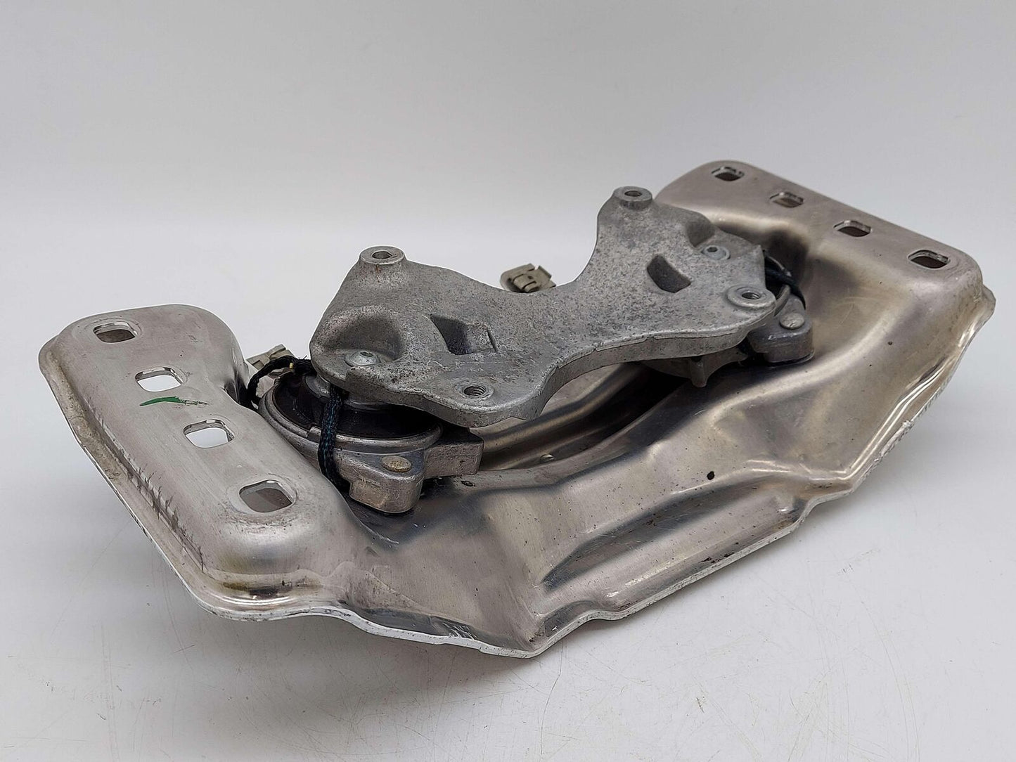 2019 Mercedes E63s AMG W213 Transmission Gearbox Mount Bracket A2132420000