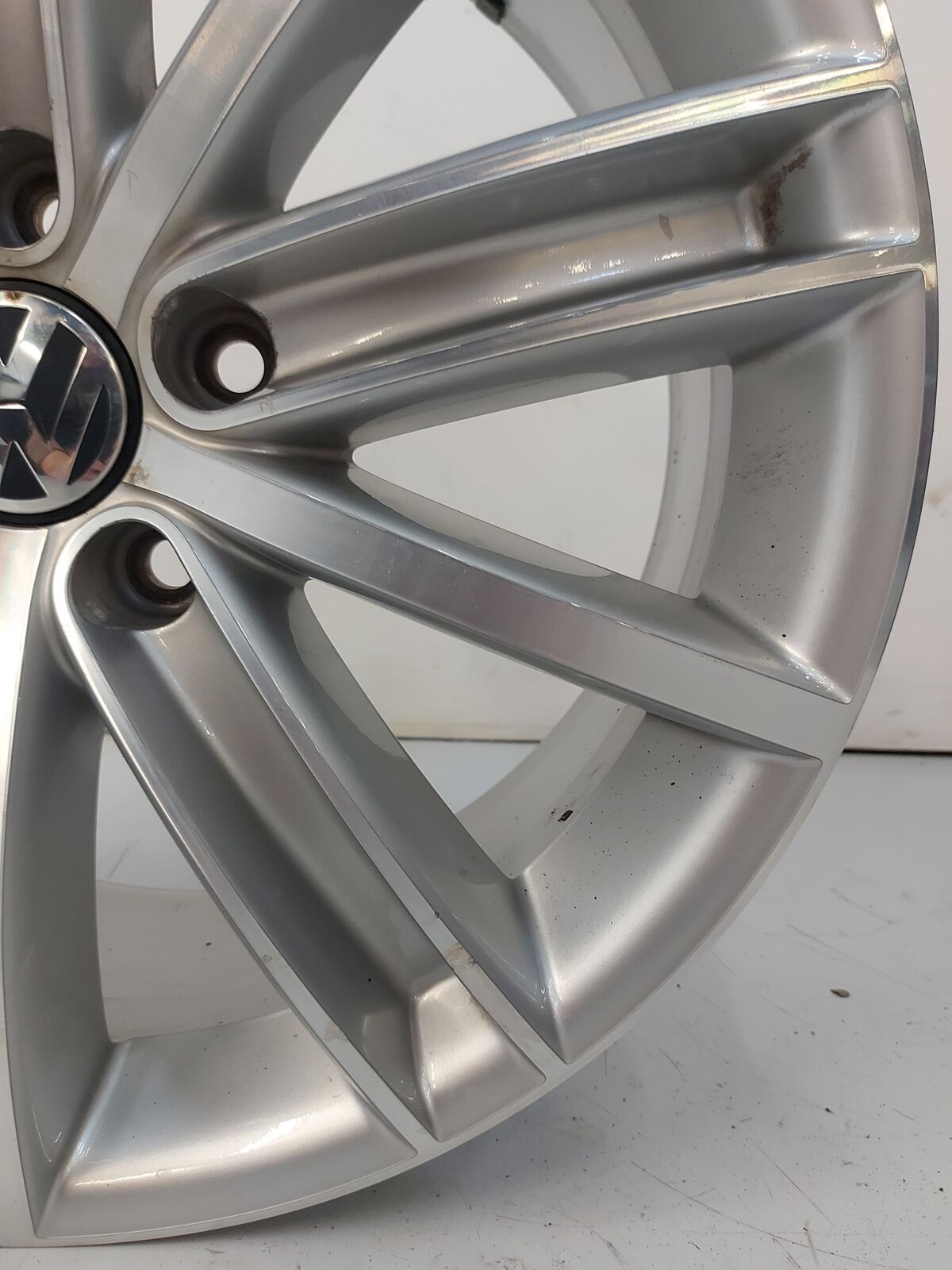 17 VW TIGUAN ALLOY WHEEL 18x7 5N0601025AF *Notes*