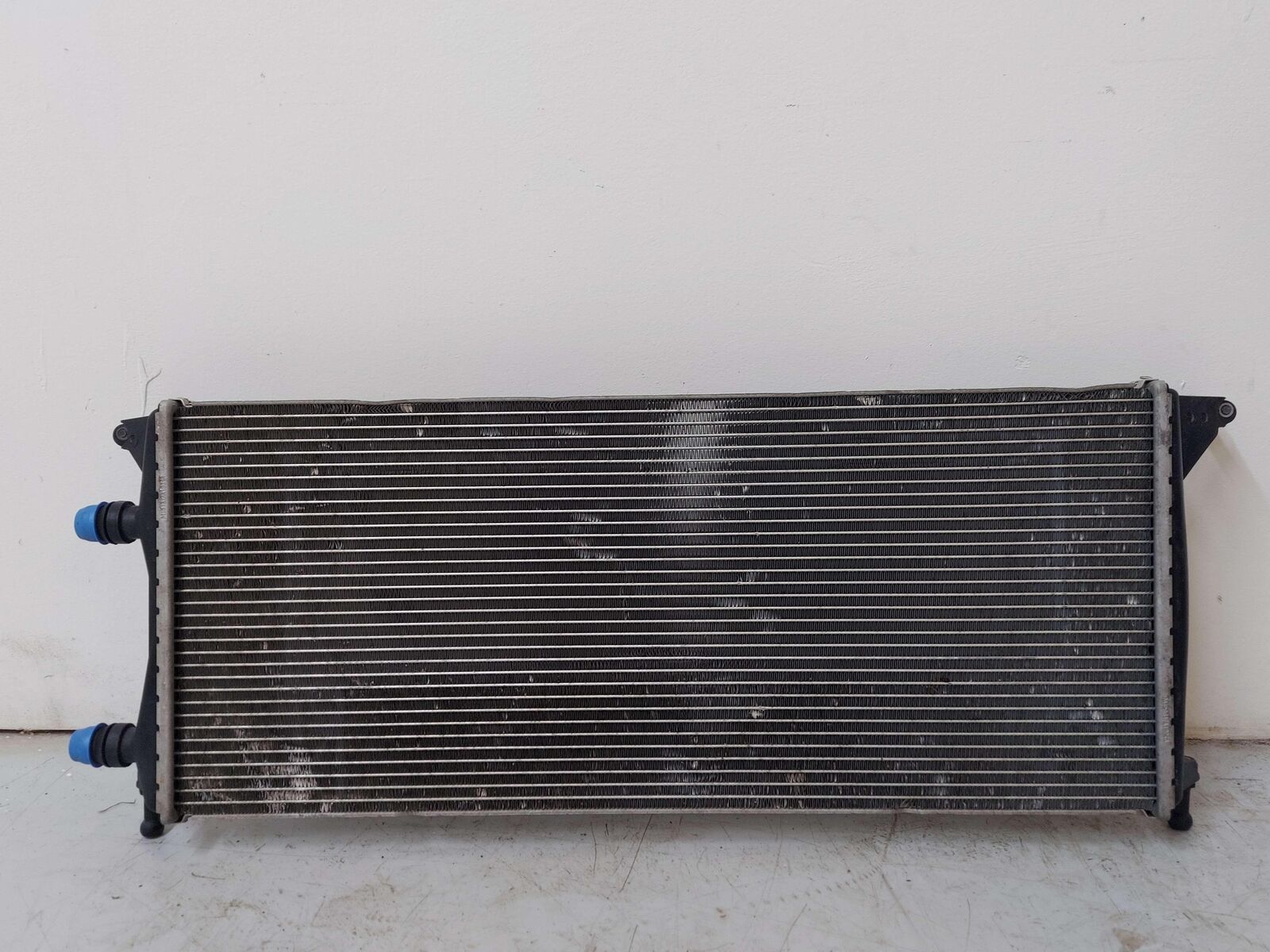 12-15 MERCEDES ML63 AMG W166 CENTER AUXILLARY RADIATOR A0995001403 *FINS BENT*