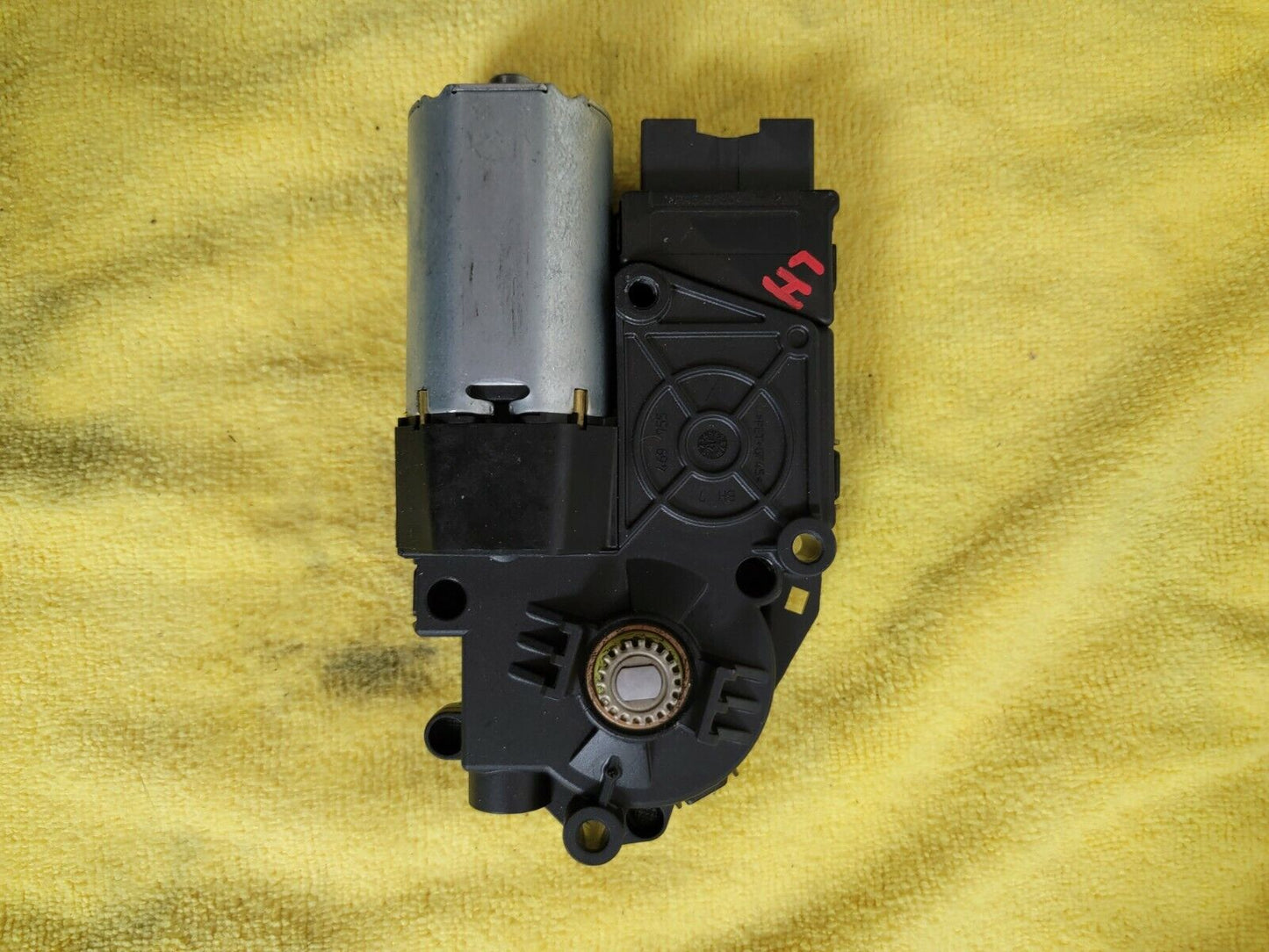 s063 2018 Jaguar XE Sunroof Motor JX7353508AB #1