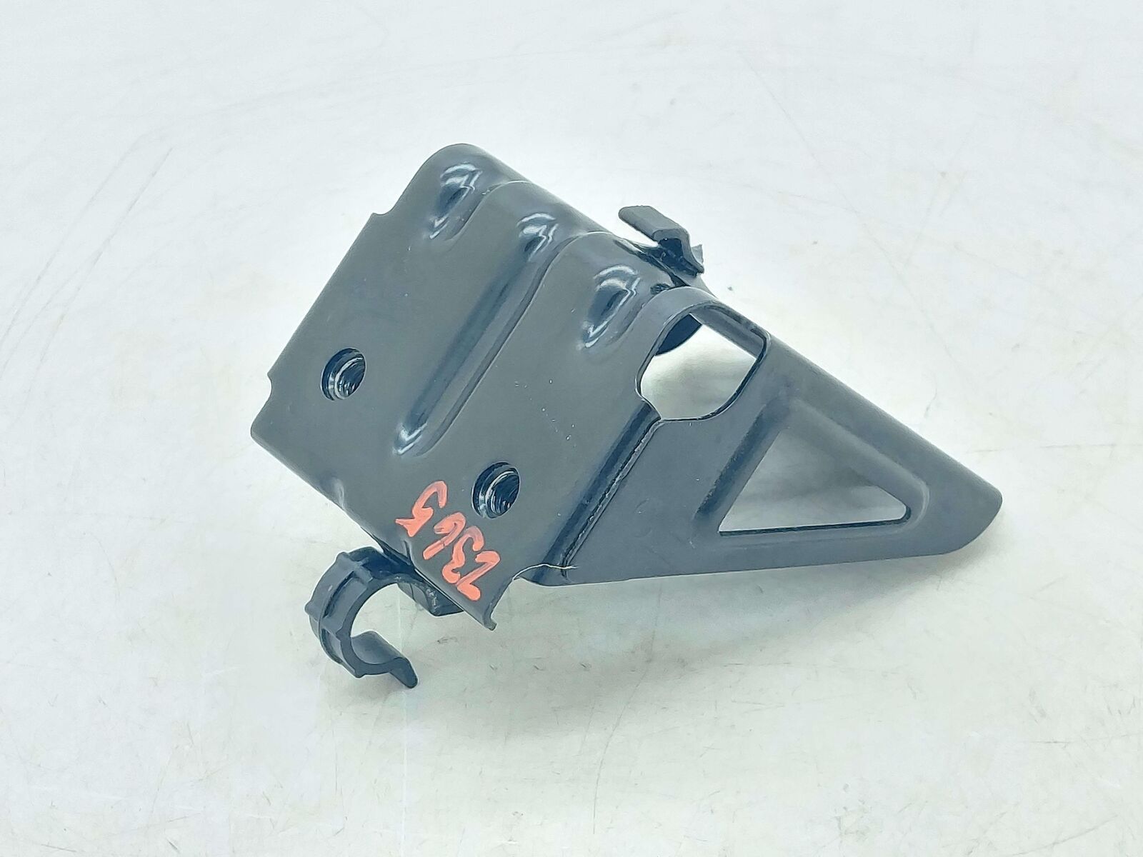 2016 PORSCHE CAYMAN GT4 981 BATTERY TRAY BRACKET 99150471501 *BROKEN CLIP*