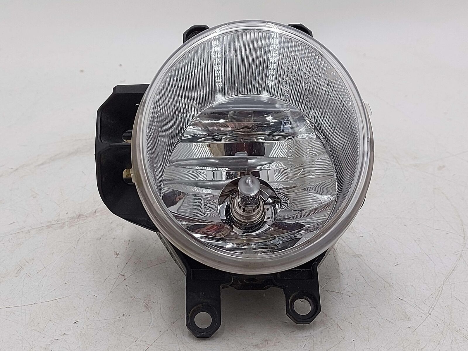 14-19 TOYOTA HIGHLANDER FRONT LEFT FOG LAMP LIGHT 64219L 8122048051 *BROKEN TAB*