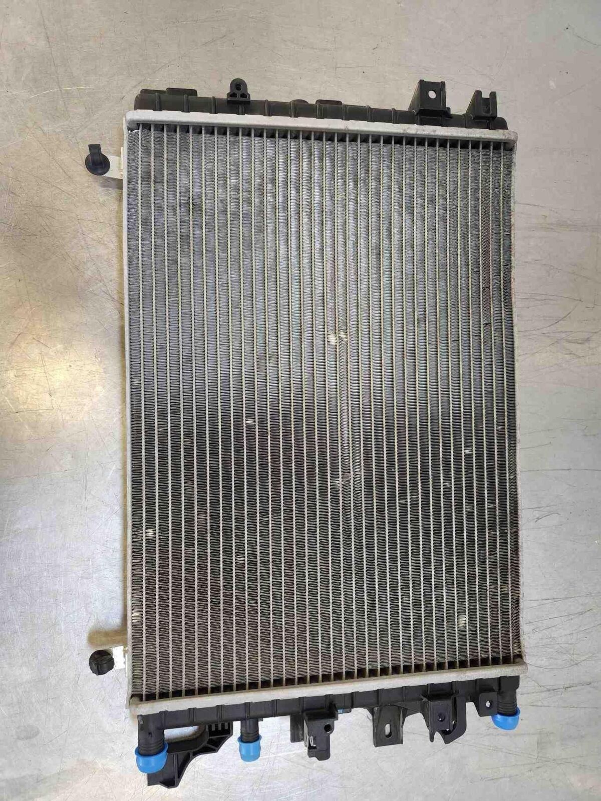 10-19 JAGUAR XJ FRONT Radiator 9W83-8K230-AB 4K KM's