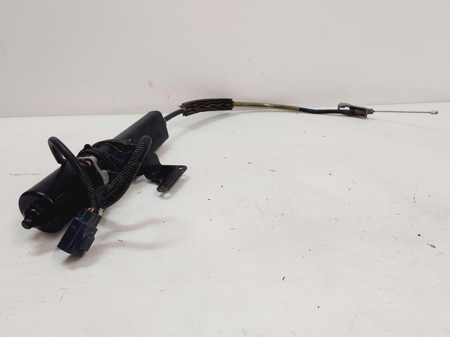 2015 JAGUAR XF X250 EMERGENCY PARKING E-BRAKE ACTUATOR W/ CABLES 17K MIILES