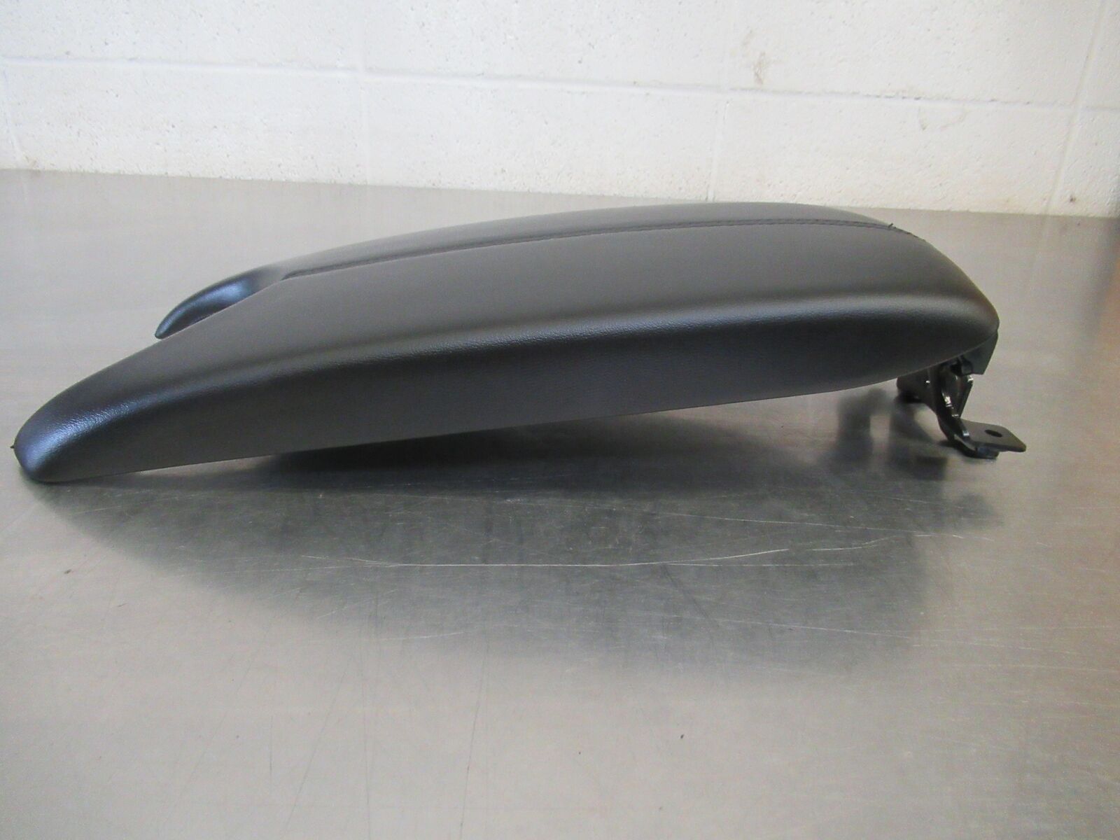 14-18 CADILLAC ATS Front Console Lid Armrest Black *notes*