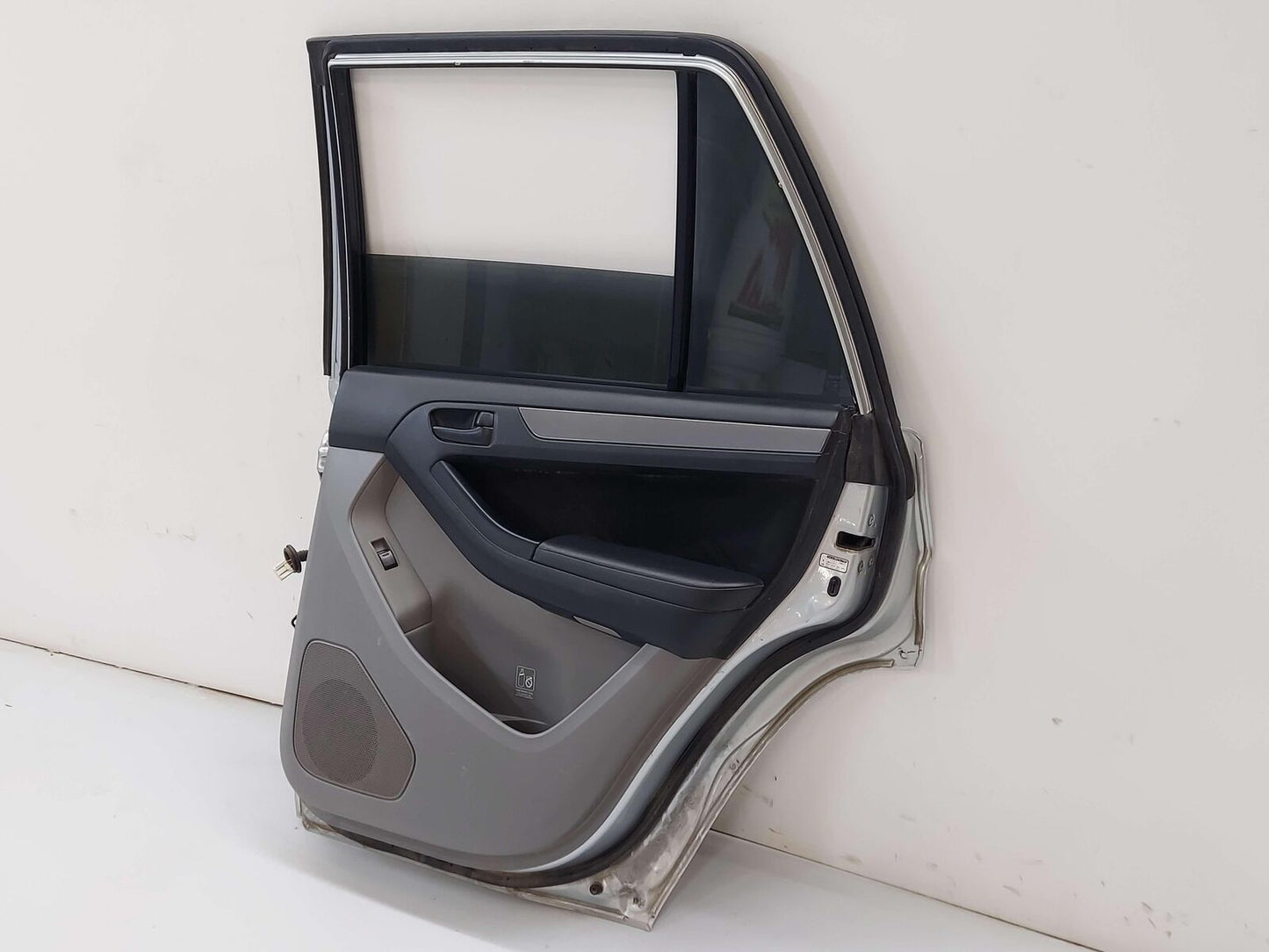 03-09 TOYOTA 4RUNNER REAR RIGHT DOOR SILVER 8R1 *NOTE