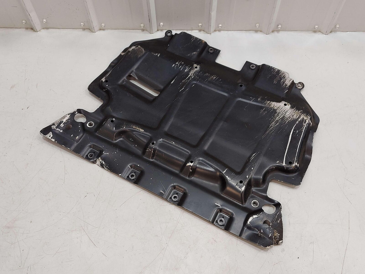 2019 Mercedes E63s AMG W213 Front Splash Guard Skid Plate A2135246500 *Broken*