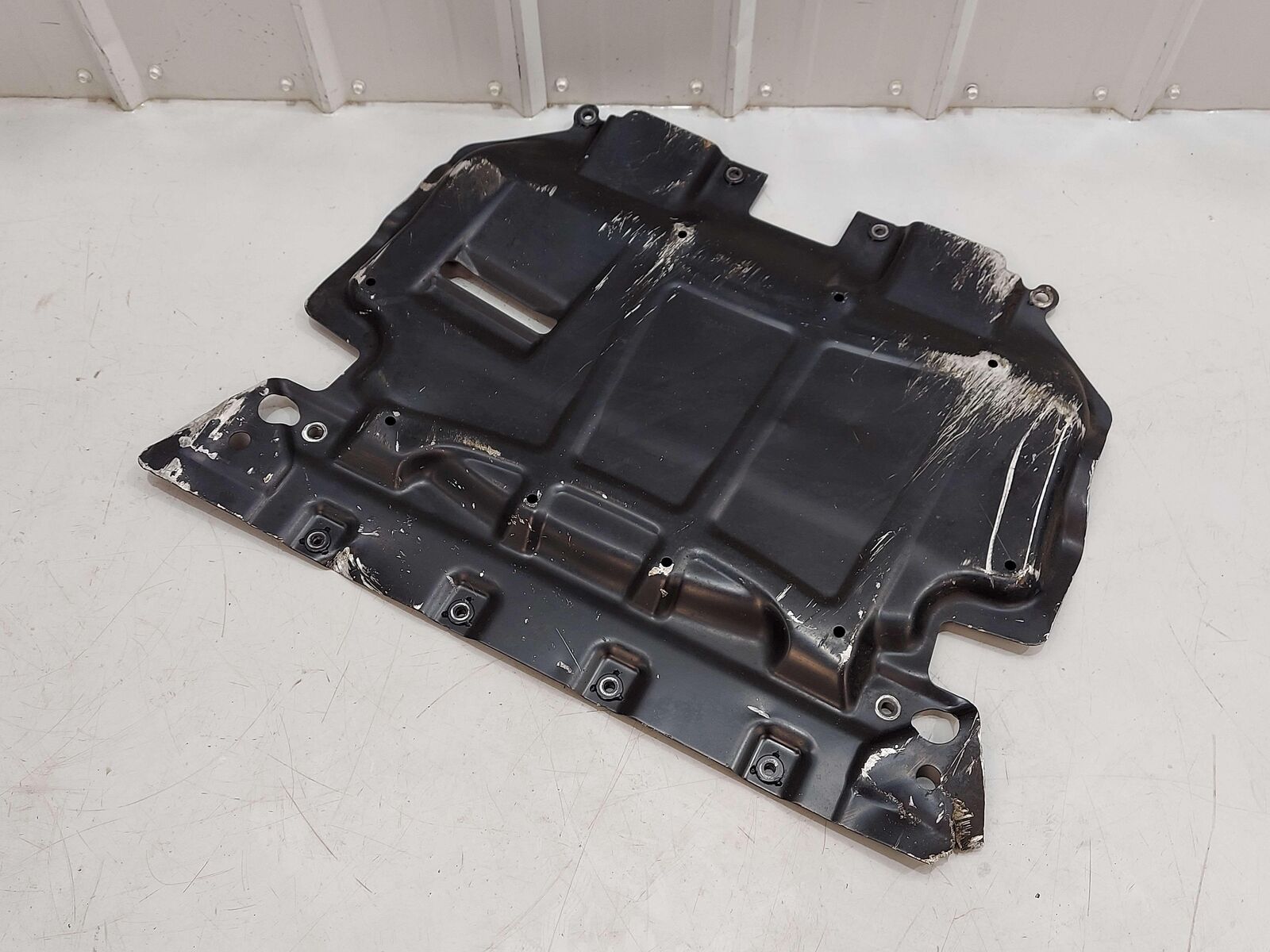 2019 Mercedes E63s AMG W213 Front Splash Guard Skid Plate A2135246500 *Broken*