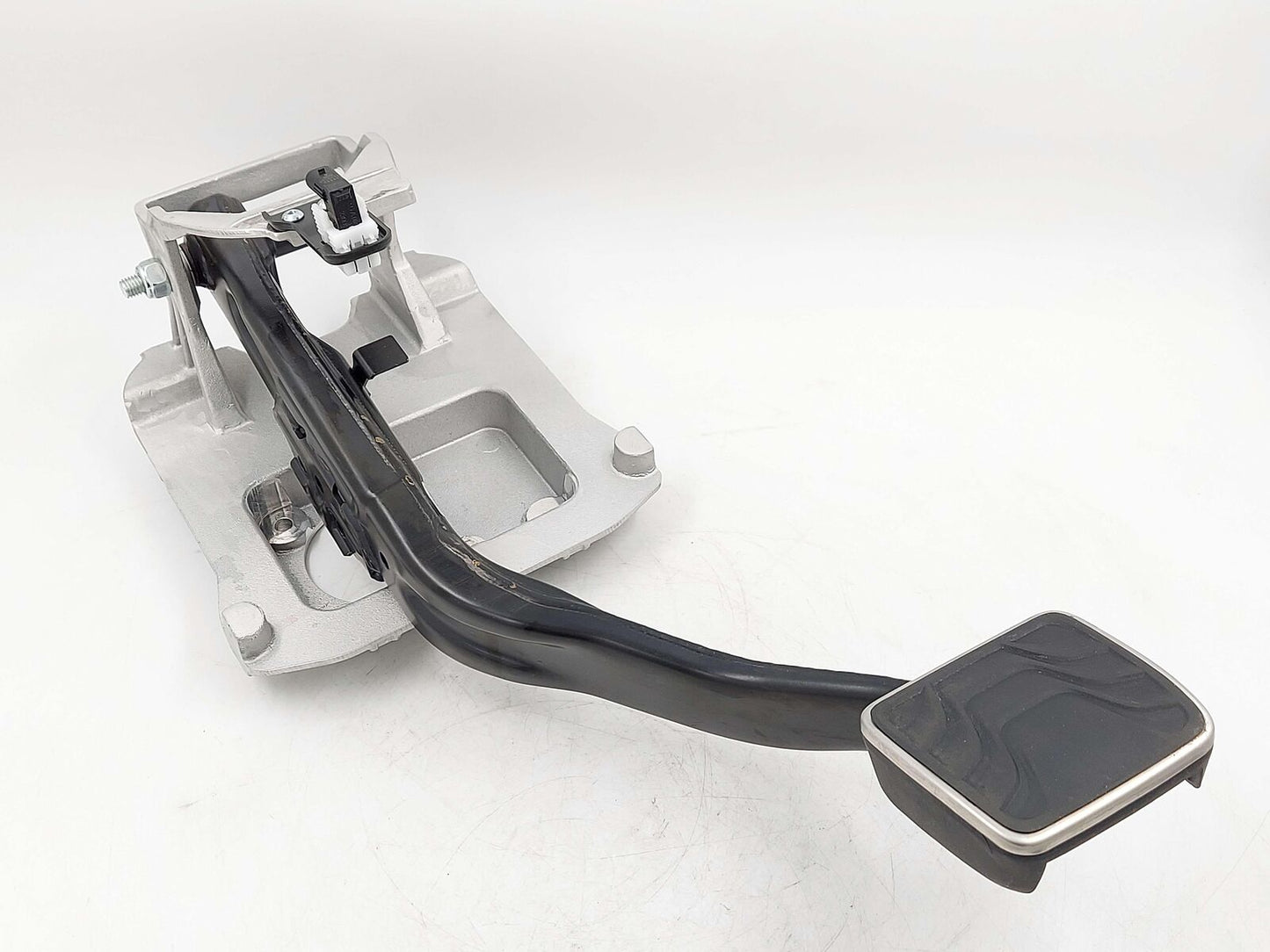 2024 ASTON MARTIN DB12 VOLANTE BRAKE PEDAL LY73-2450-BA