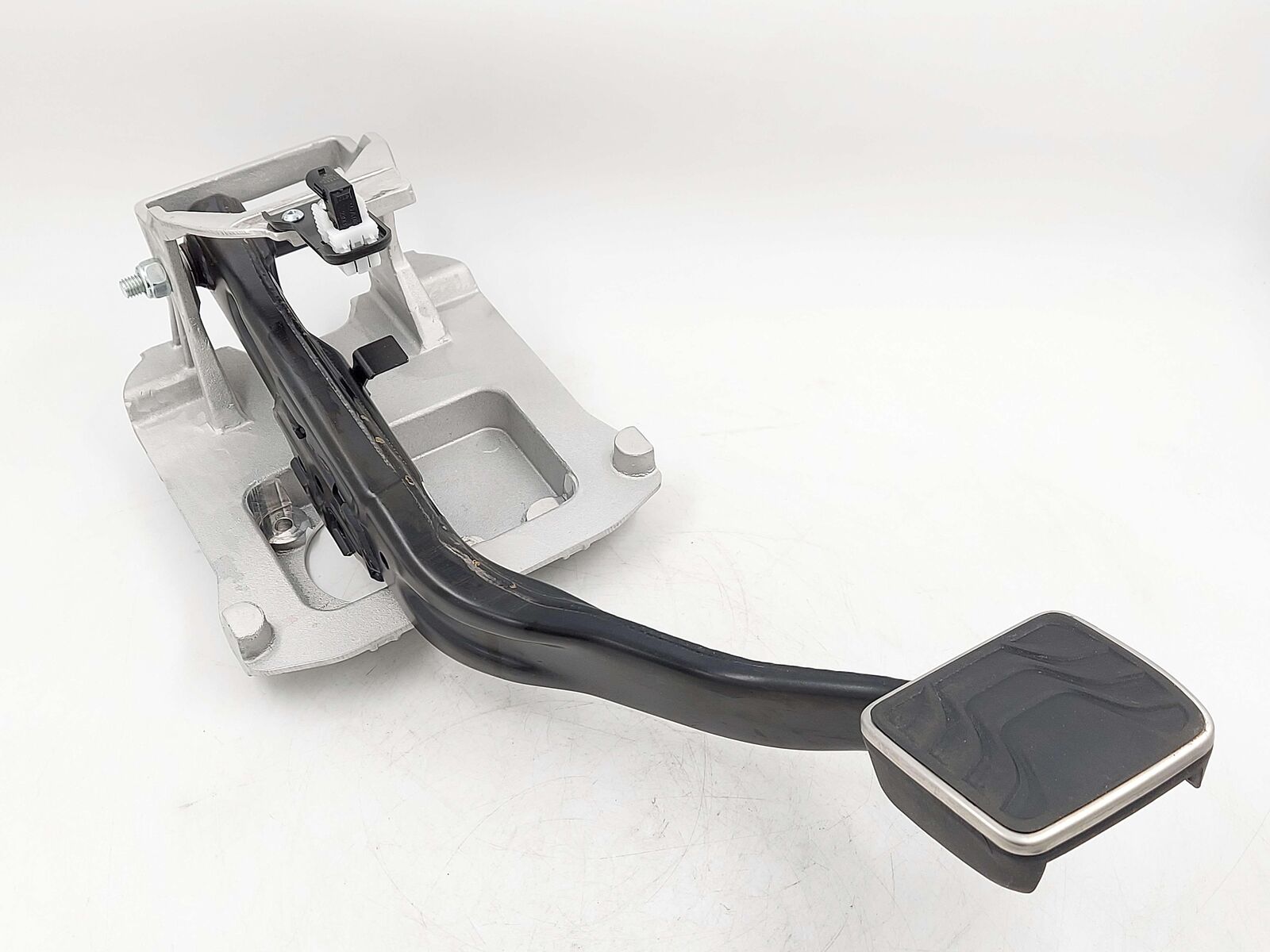 2024 ASTON MARTIN DB12 VOLANTE BRAKE PEDAL LY73-2450-BA