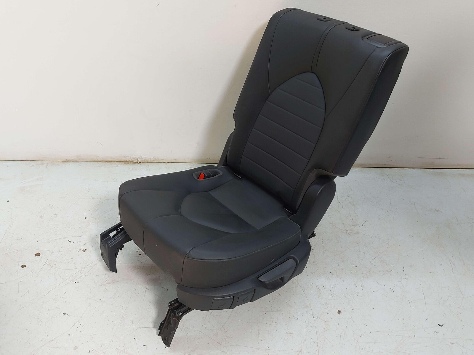 2020 TOYOTA HIGHLANDER REAR LEFT SEAT BLACK VINYL W/ BUCKLE *NOTE