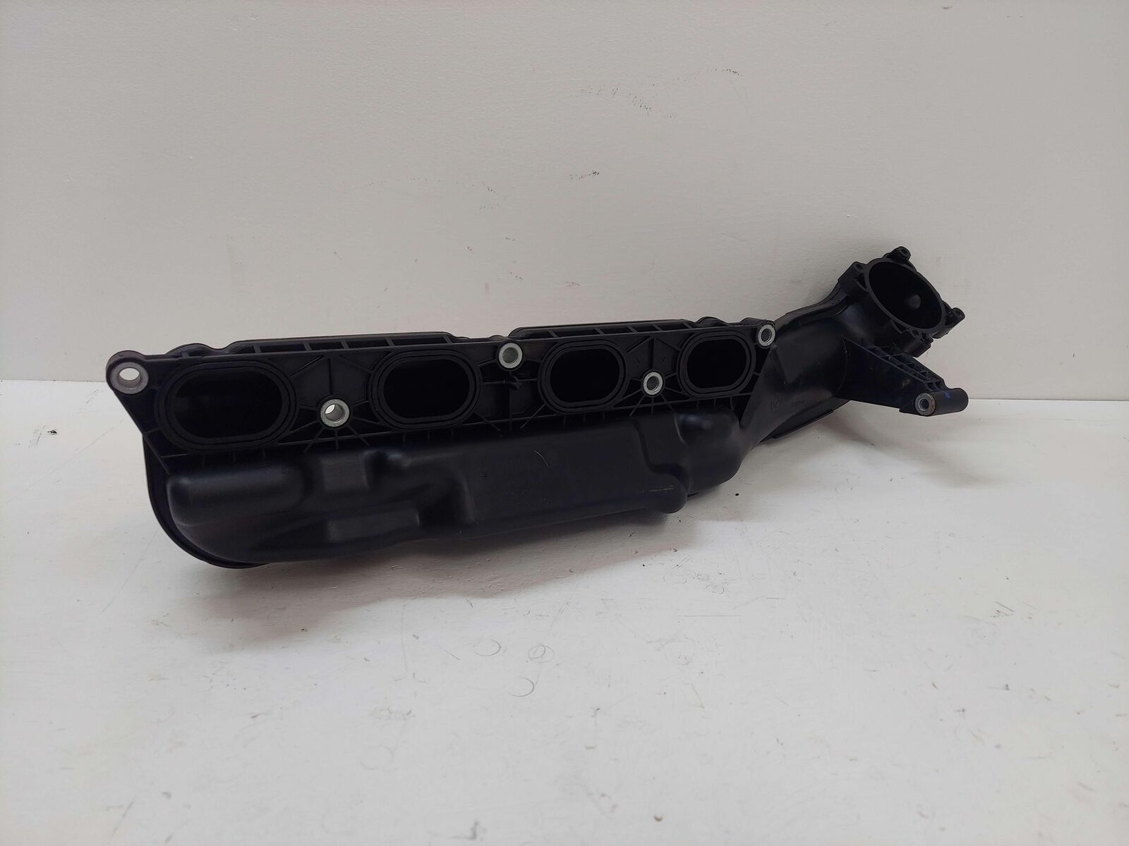 11-13 BMW X5 4.4L TWIN TURBO E70 LH LEFT INTAKE MANIFOLD 7555666 *GOUGED*