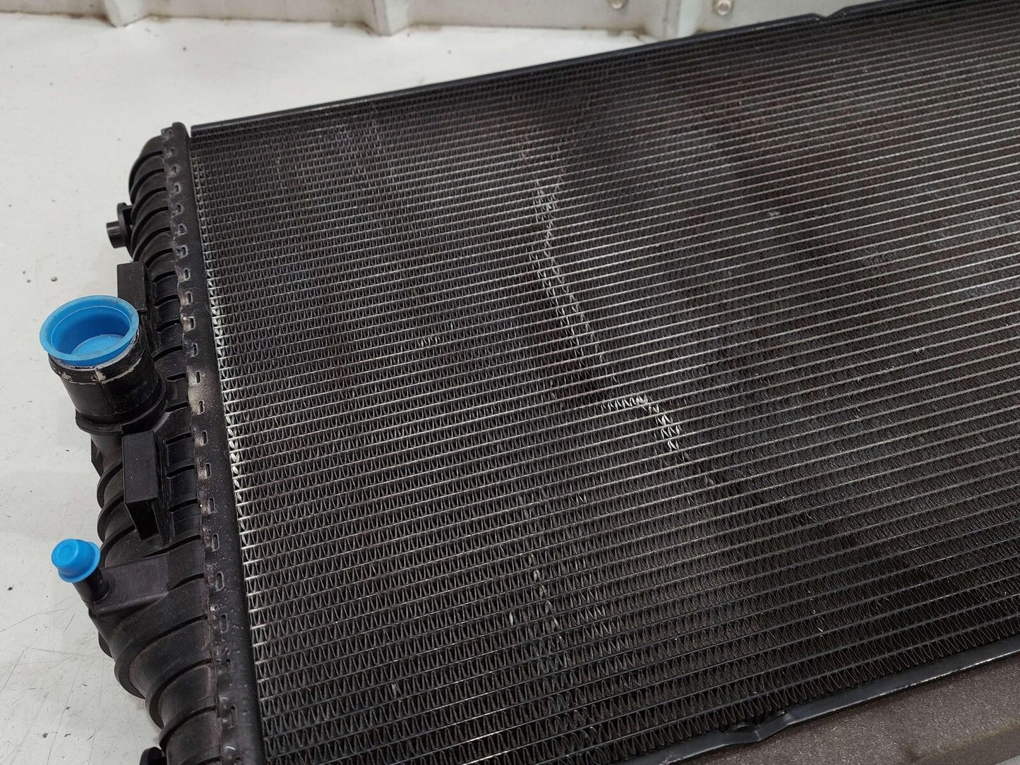 2016 MCLAREN 540C REAR RIGHT COOLANT RADIATOR 11L0360CP 11L0376CP *BENT FINS*