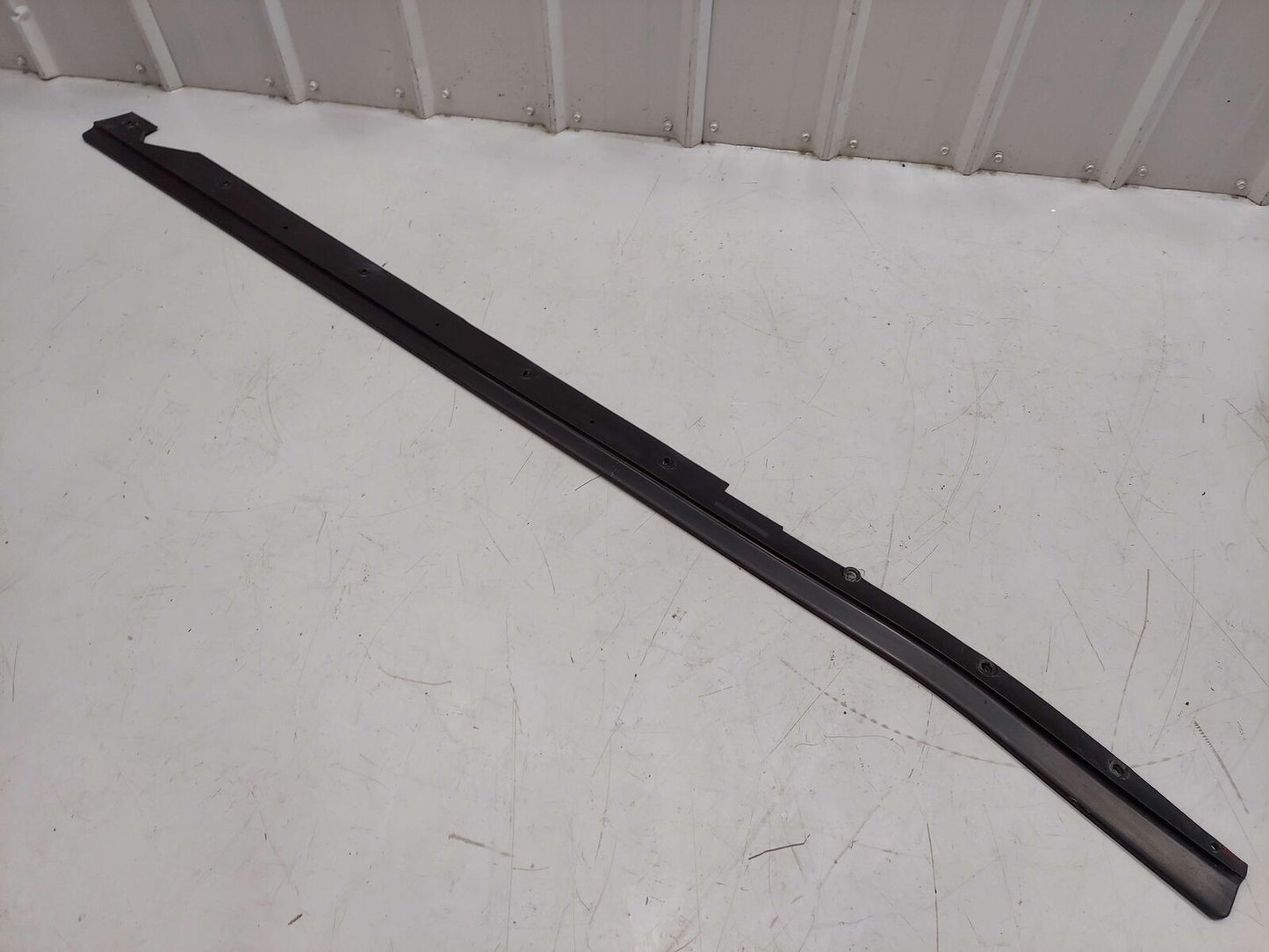 2006 FORD GT GT40 SUPERCAR LEFT OUTER ROCKER PANEL MOULDING 4G7V6310129AE OEM