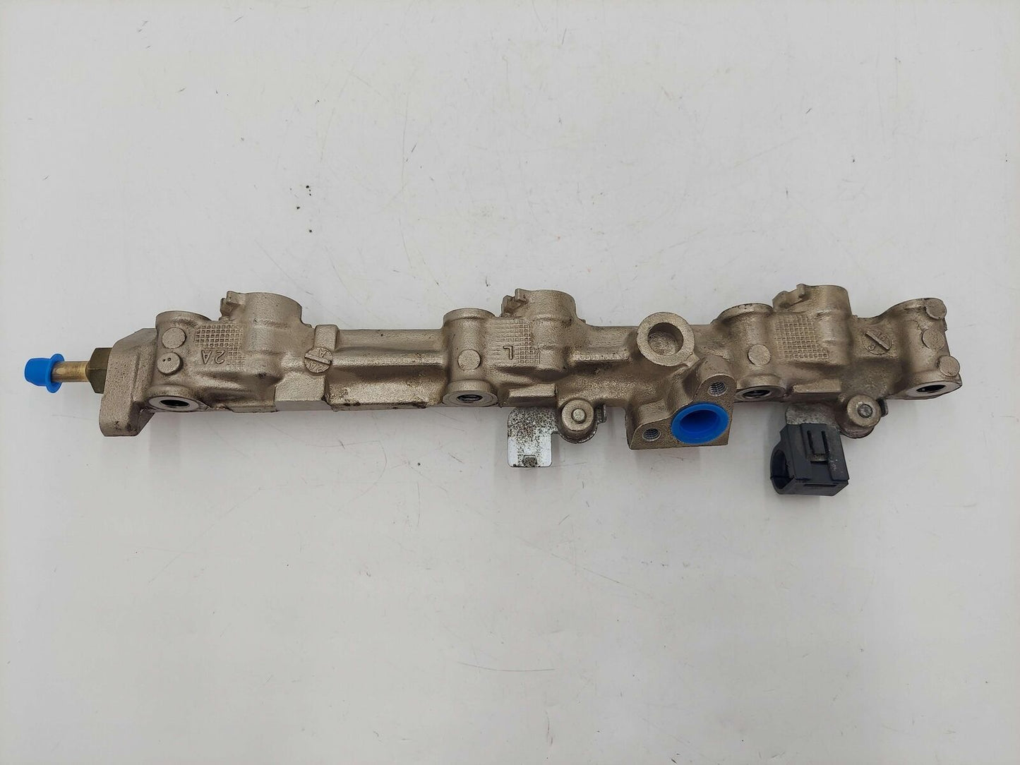 2013 Lexus GS350 LH Left Lower High Pressure Fuel Injection Rail 120K KMS