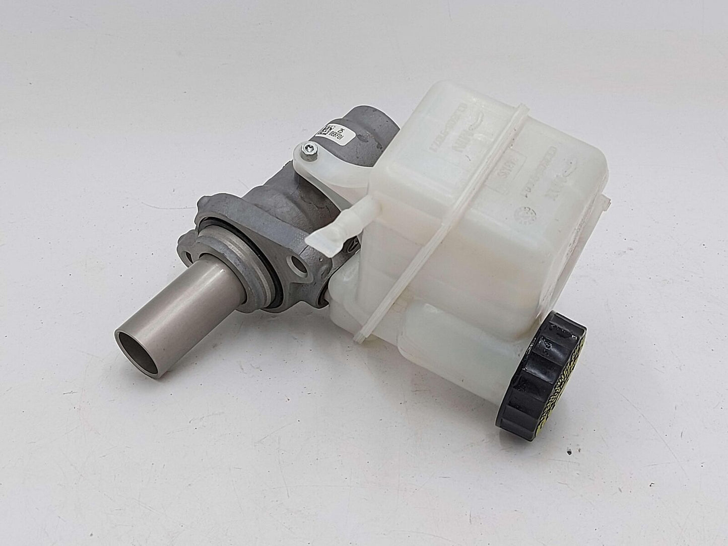 12-14 Mercedes W218 CLS63S AMG BRAKE MASTER CYLINDER 2124300001