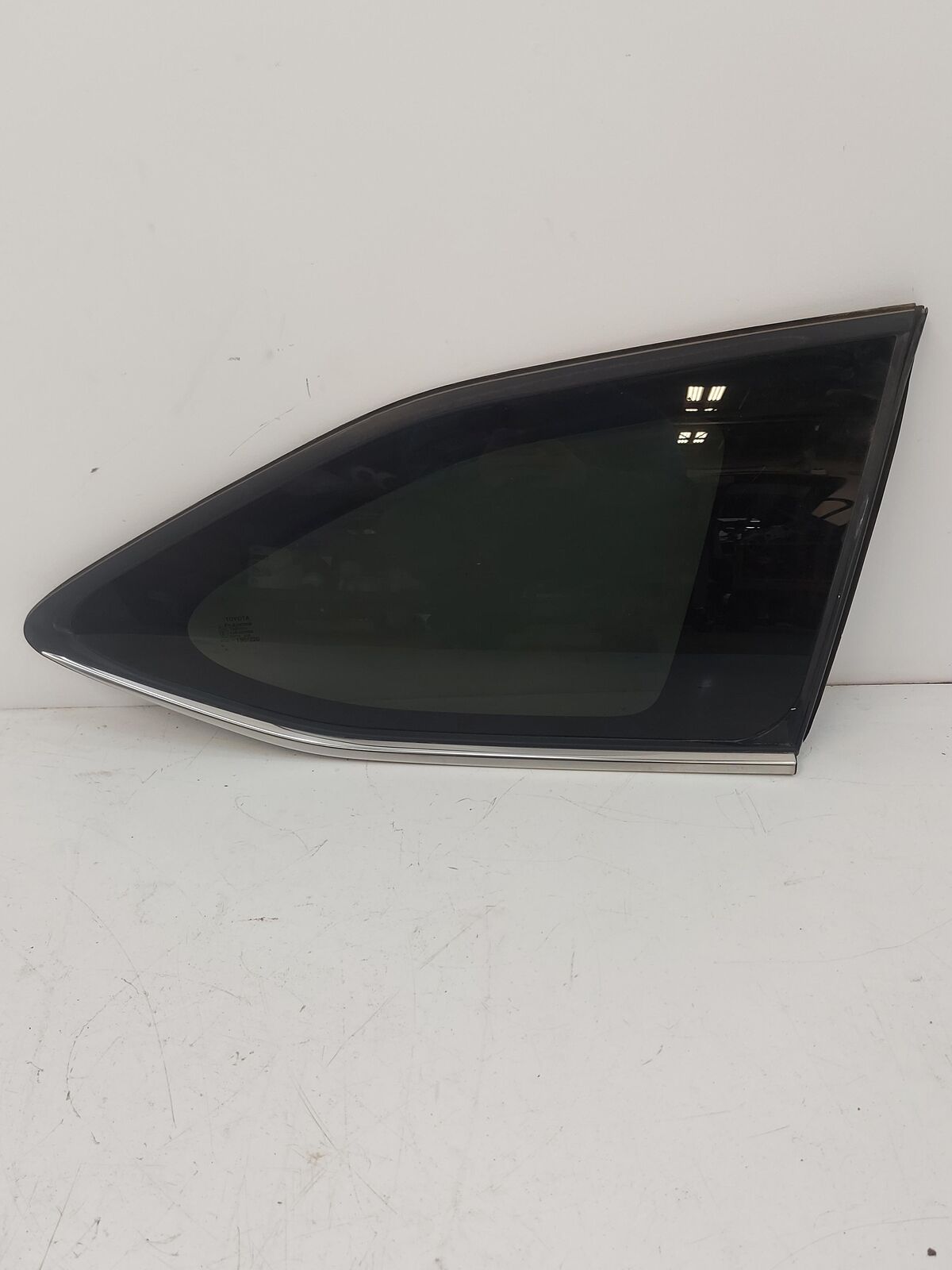 20-22 TOYOTA HIGHLANDER RH Right Quarter Glass Window *Moulding Scuffed*