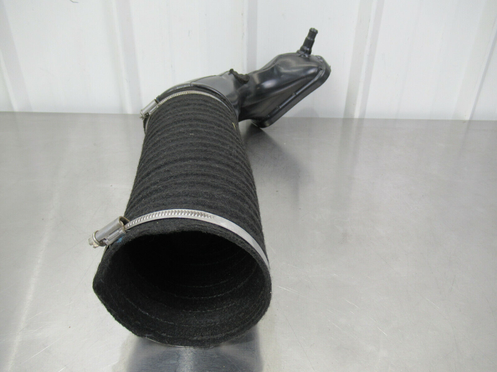 T020 2016 16 MCLAREN 570S LH LEFT INTAKE AIR DUCT TUBE 13F0681CP