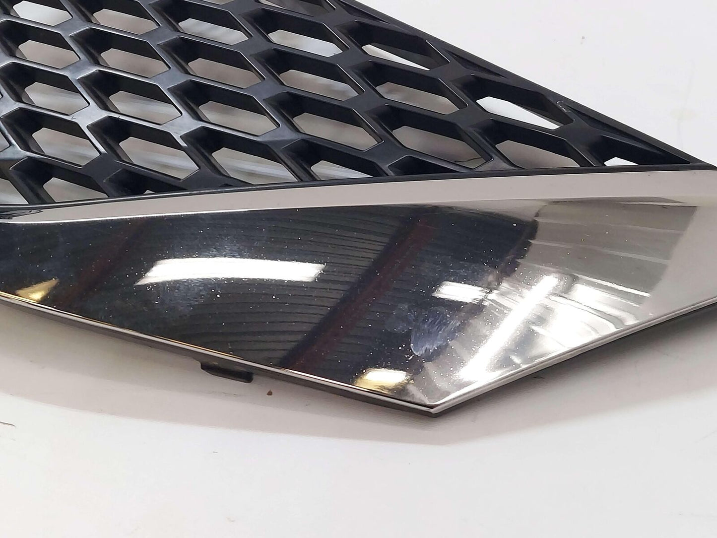 11-17 TOYOTA SIENNA SE GRILL GRILLE CHROME 53101-08120 *LIGHT PITTING*