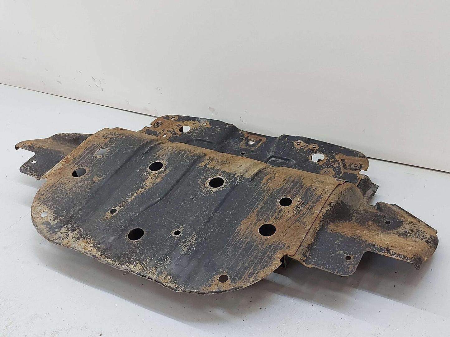 2014 TOYOTA SEQUOIA SPLASH GUARD SKID PLATE *RUSTY SCRAPES*