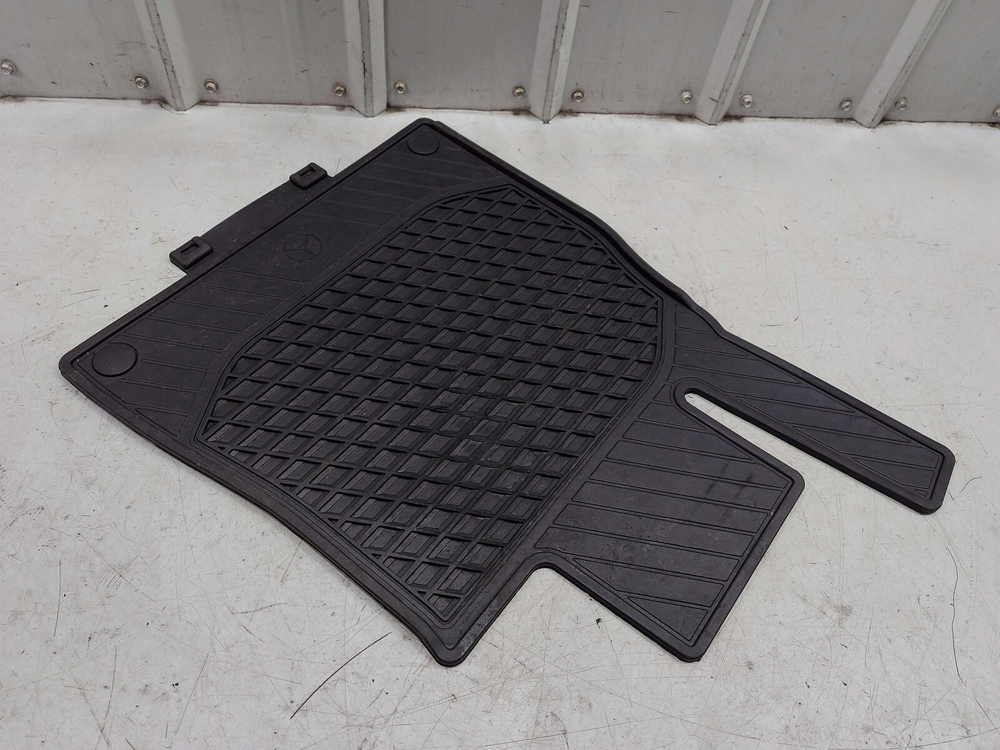 2019 MERCEDES S-CLASS S560 W222 FLOOR MAT OEM BLACK RUBBER MAT SET *WORN/GOUGES*