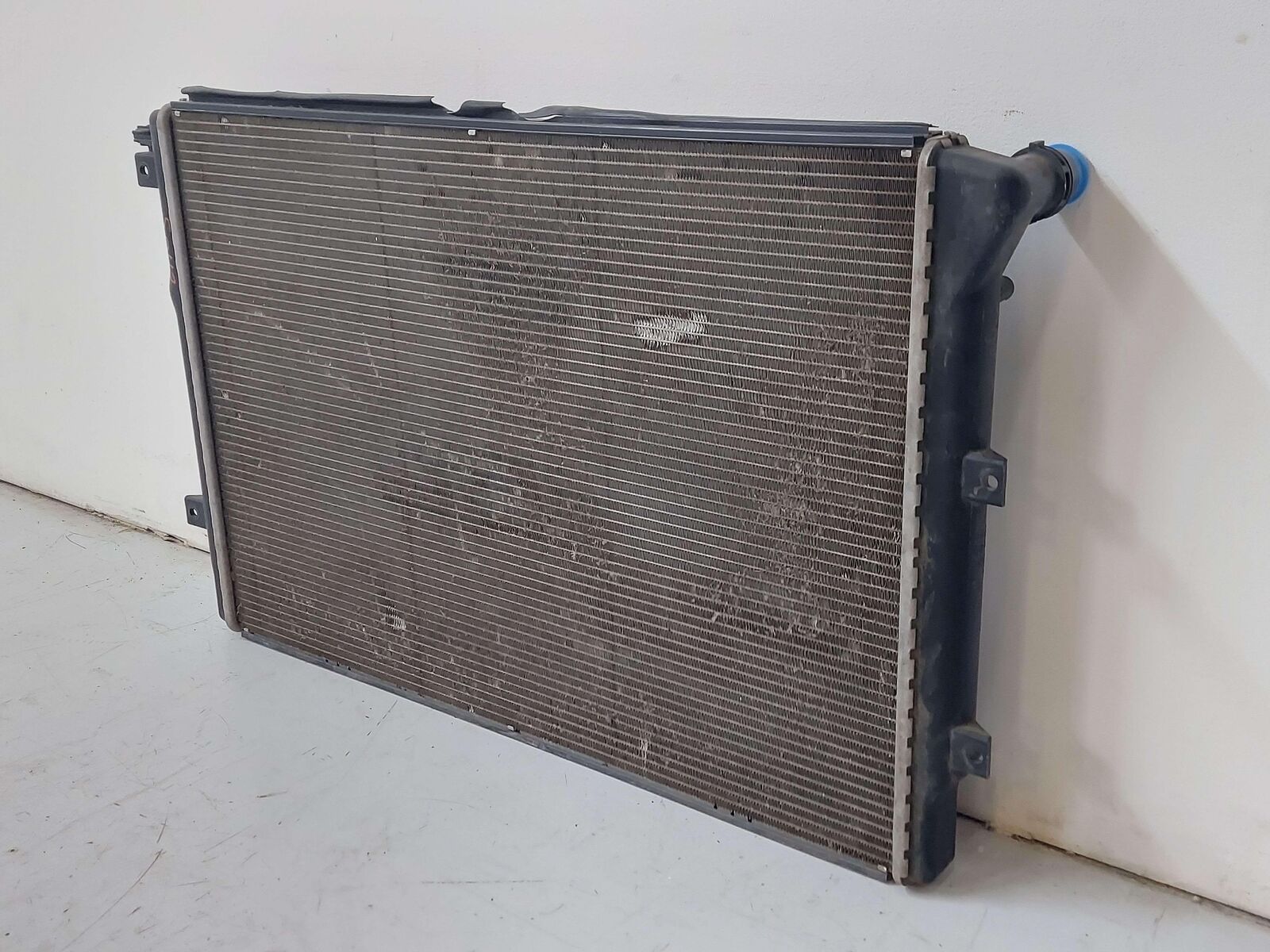 09-18 VW TIGUAN Radiator 5N0121253L 87K KM's