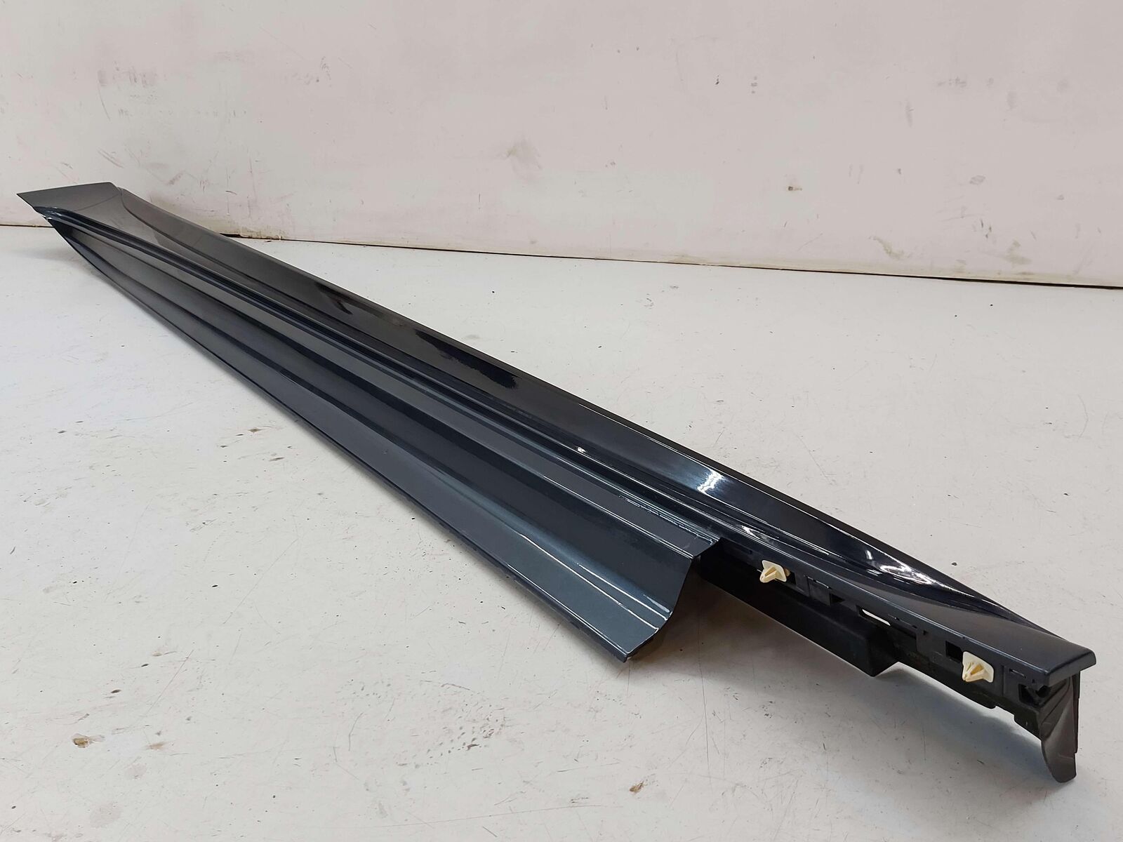 20-23 CADILLAC CT5 LEFT ROCKER PANEL SIDE SKIRT MOULDING BLACK 84760105