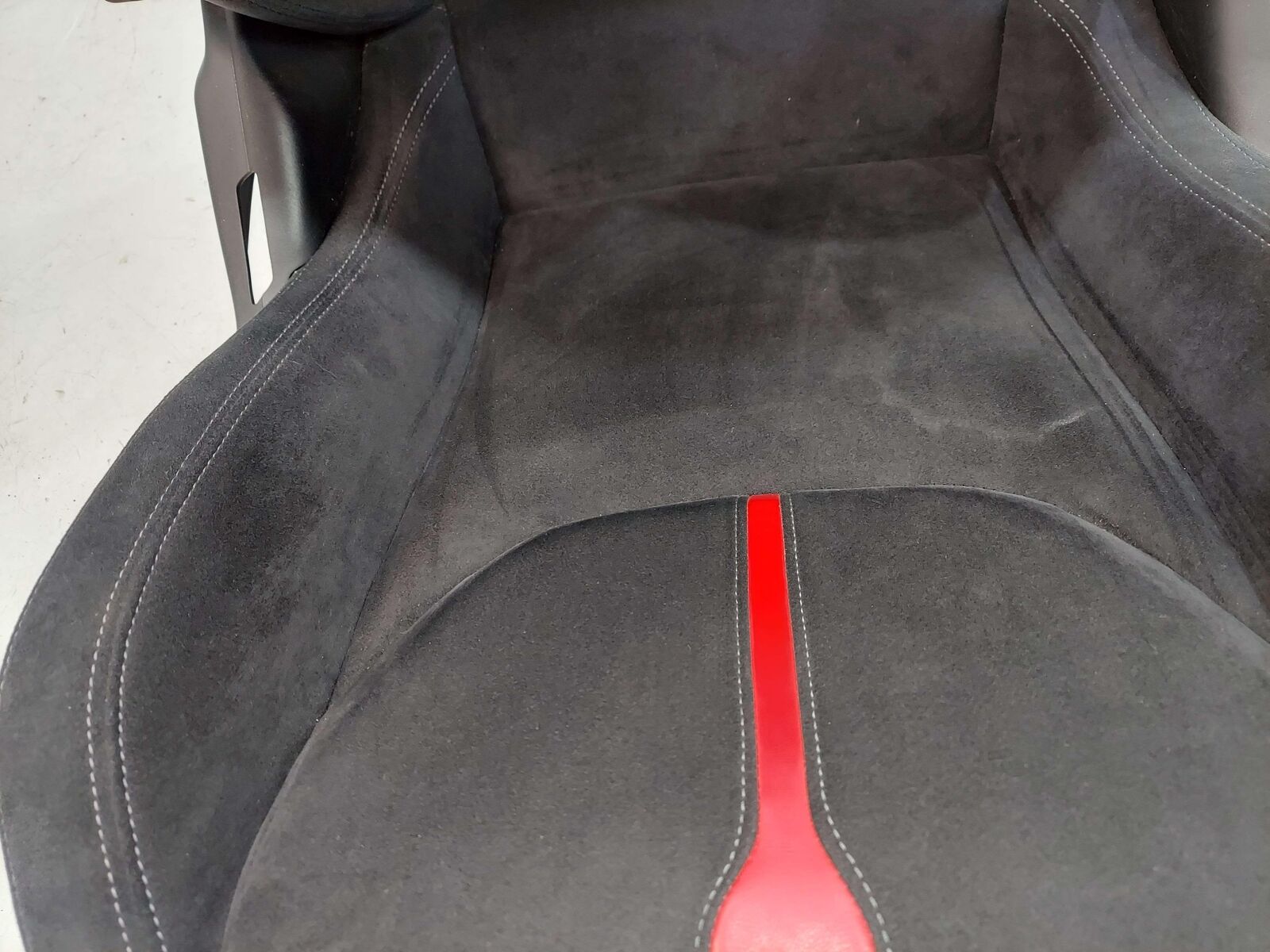 2016 MCLAREN 540C FRONT RIGHT SEAT MANUAL BLACK ALCANTARA & RED LEATHER *NOTE