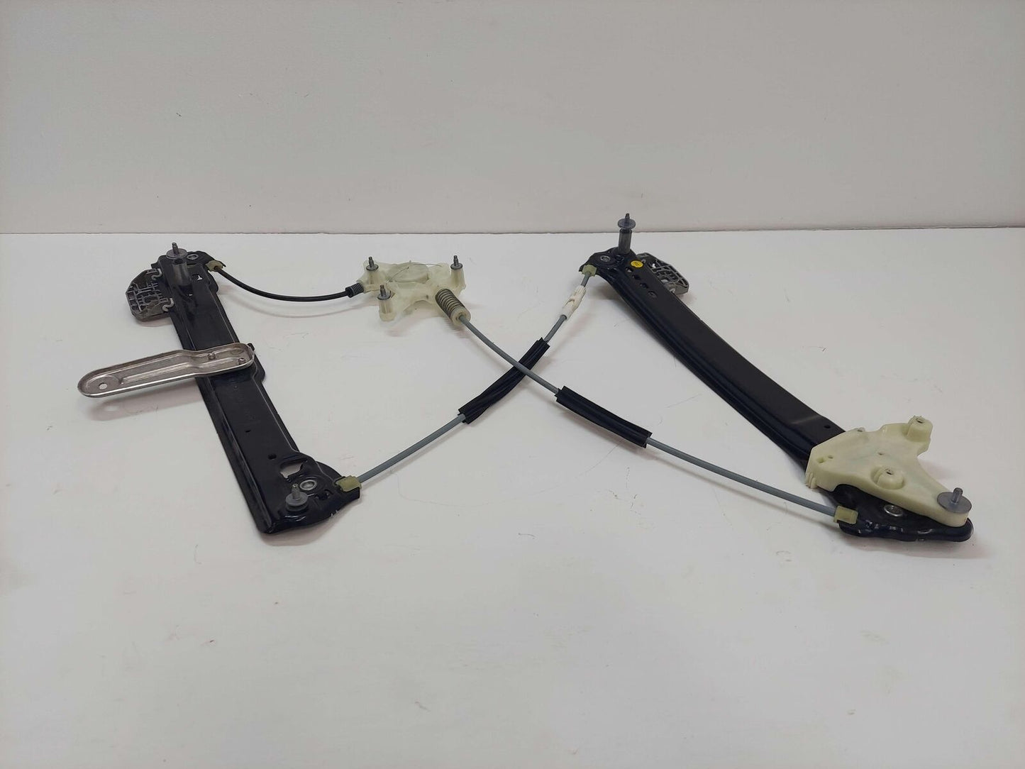 2020 PORSCHE TAYCAN FRONT LEFT DOOR WINDOW REGULATOR 9J1837401C 059324209B