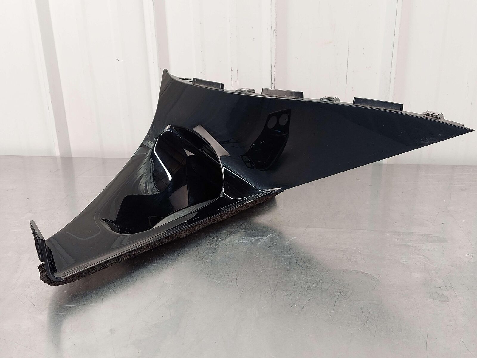 2023 McLaren Artura RH Right Quarter Panel Cooling Duct *scratched* 16AE475CP