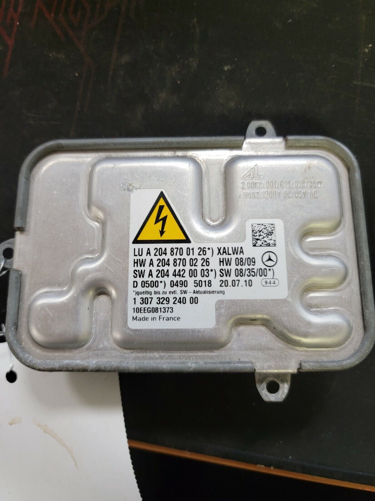 Q019 2011 Mercedes c300 4 DOOR ballast module id# a2048700126