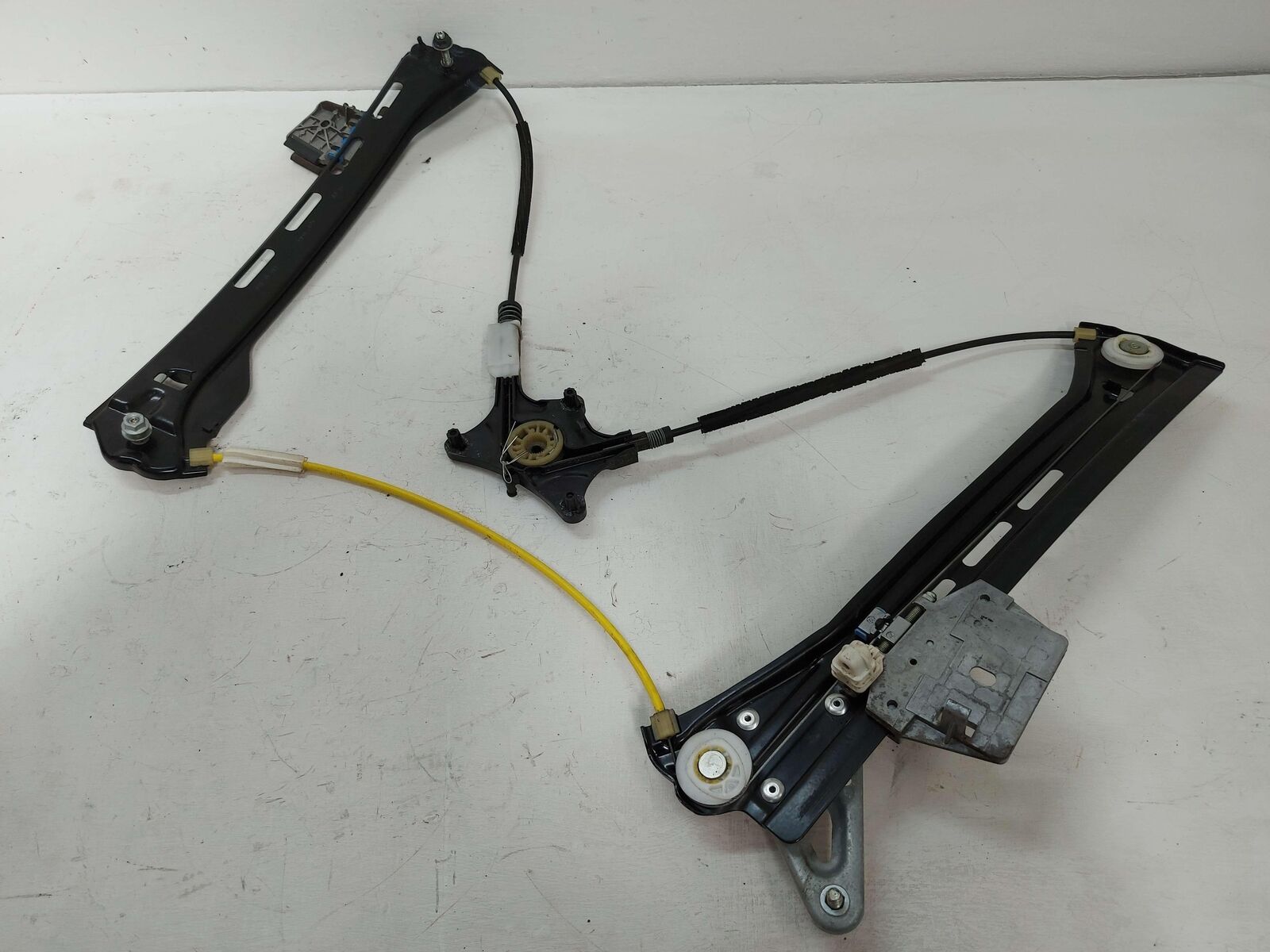 12-18 Mercedes W218 CLS63S AMG FRONT LEFT DOOR WINDOW GLASS REGULATOR 2187200379