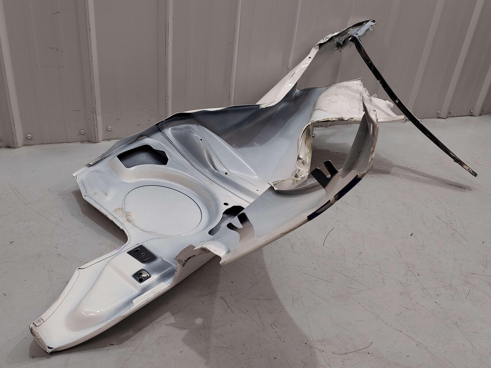 05-06 FORD GT GT40 SUPERCAR LH LEFT FENDER WHITE *DAMAGED CRUSHED MANGLED* OEM