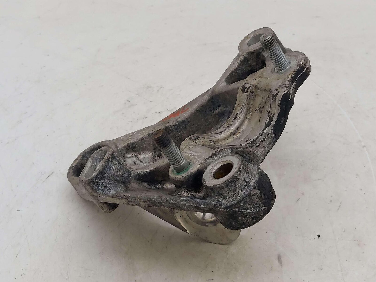 2014 PORSCHE 911 991 GT3 REAR RIGHT LOWER TRAILING ARM MOUNT SUPPORT 9913313308