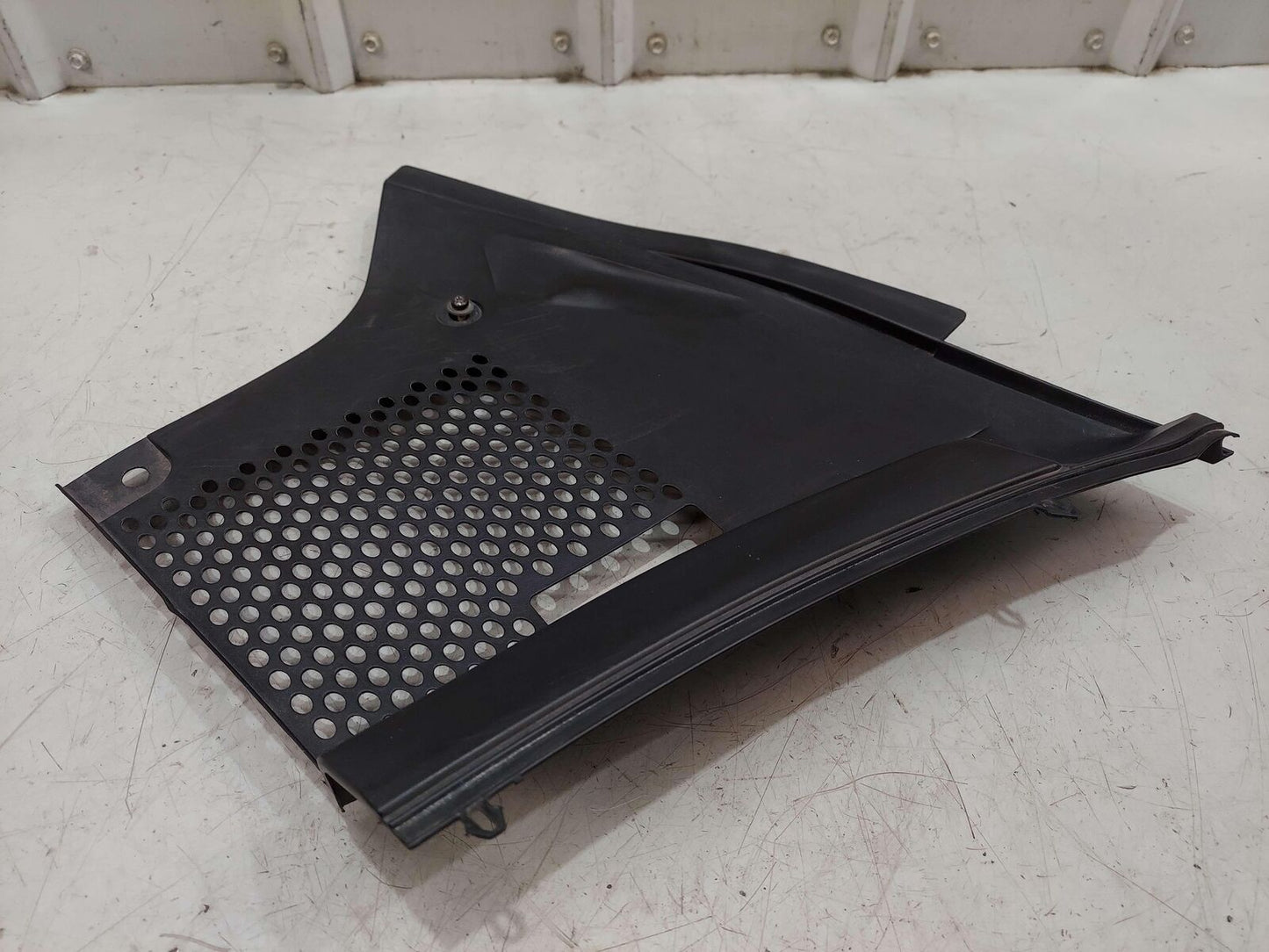 2001 PORSCHE 911 996 CARRERA FRONT RIGHT WINDSHIELD COWL VENT PANEL OUTER