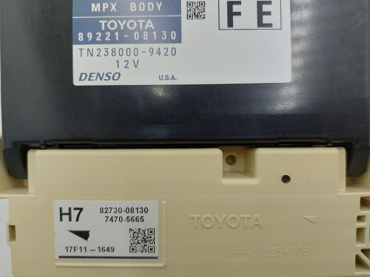 15-20 TOYOTA SIENNA MPX MULTIPLEX BODY CONTROL MODULE W/ FUSE BOX 89221-08130