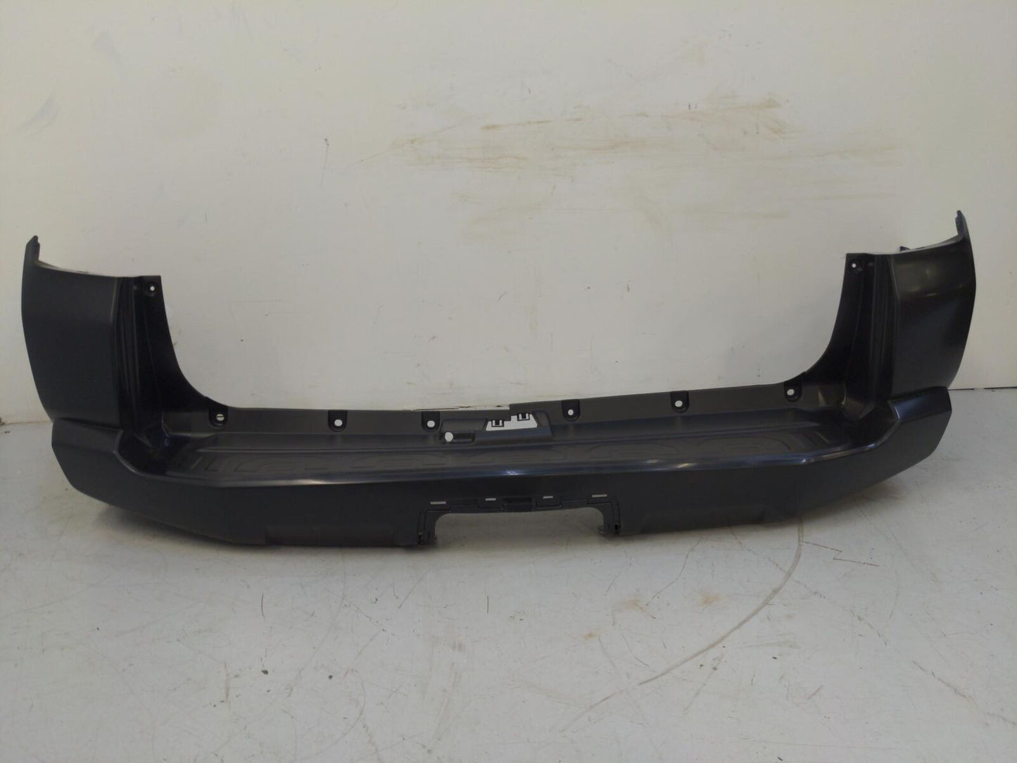 21 TOYOTA 4RUNNER REAR Bumper Cover *Split Behind Lid Latch Hole* 52159-35922