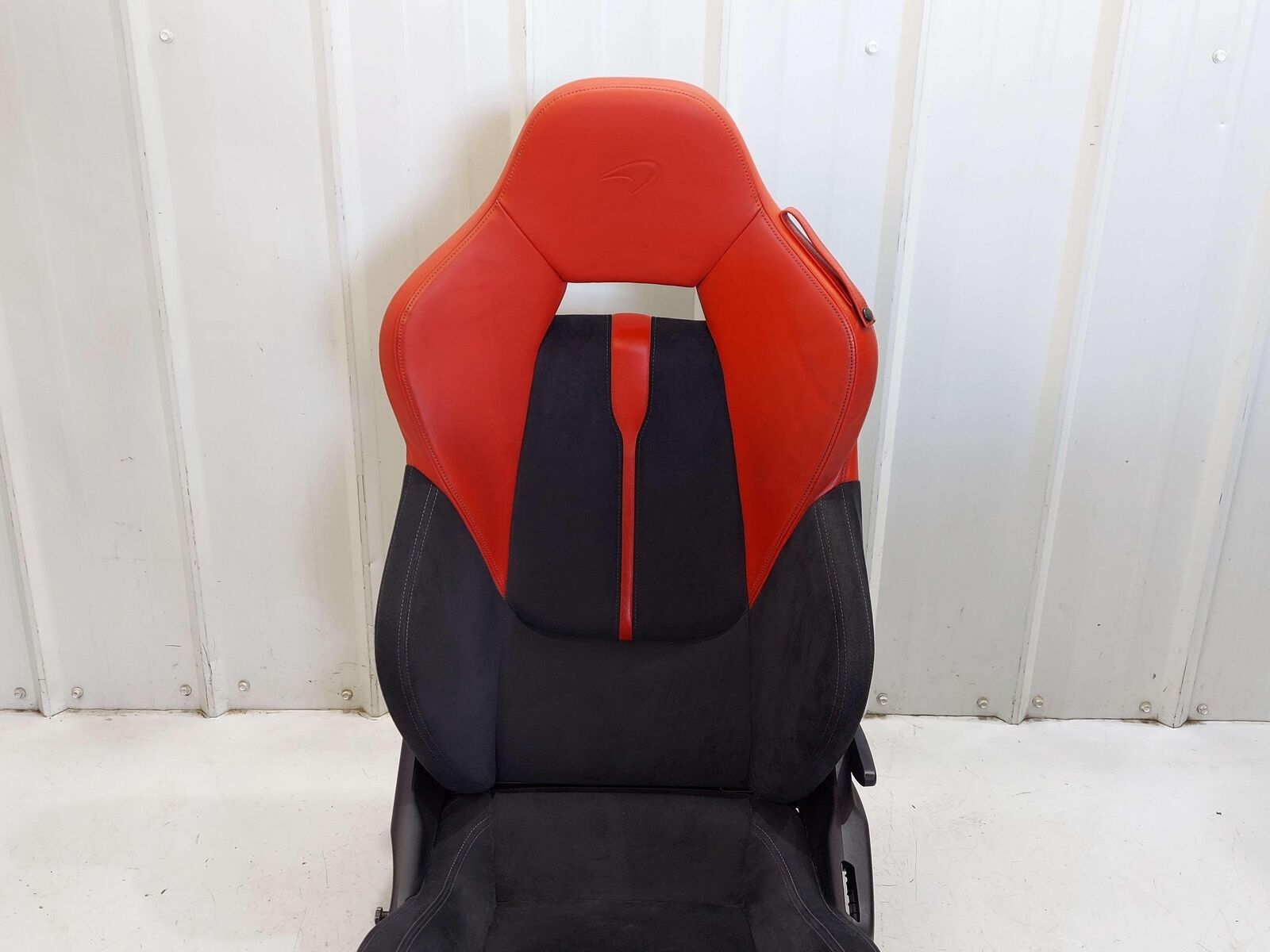 2016 MCLAREN 540C FRONT LEFT SEAT MANUAL BLACK ALCANTARA & RED LEATHER *NOTE