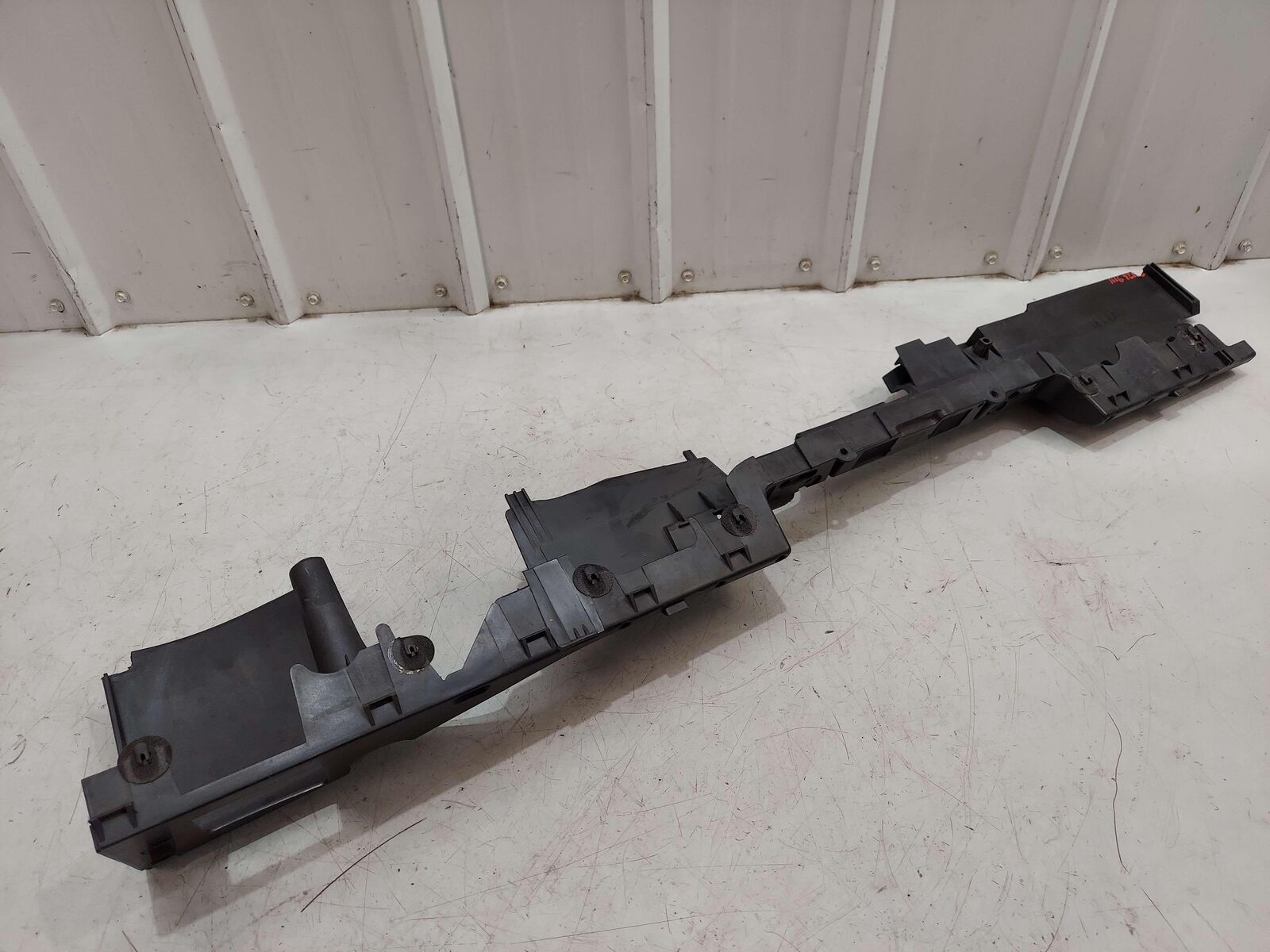 2001 PORSCHE 911 996 CARRERA LEFT SILL SUPPORT BRACKET *CHIPPED*