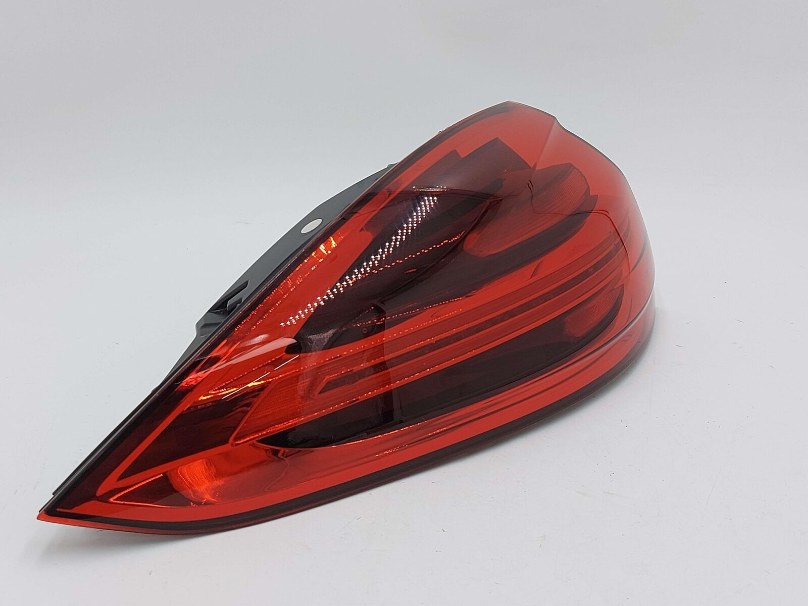 15-18 PORSCHE CAYENNE 958 S E-HYBRID LEFT TAIL LIGHT LAMP OUTER *MINOR SCUFF*