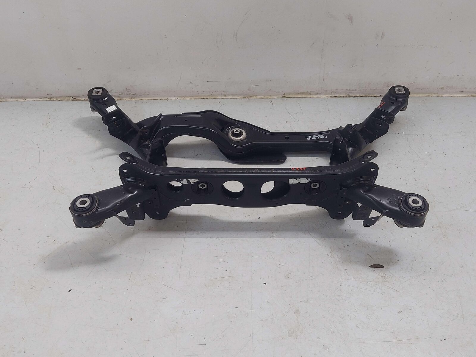 15-18 PORSCHE MACAN S 95B REAR SUB FRAME CROSSMEMBER CRADLE 95B505235D