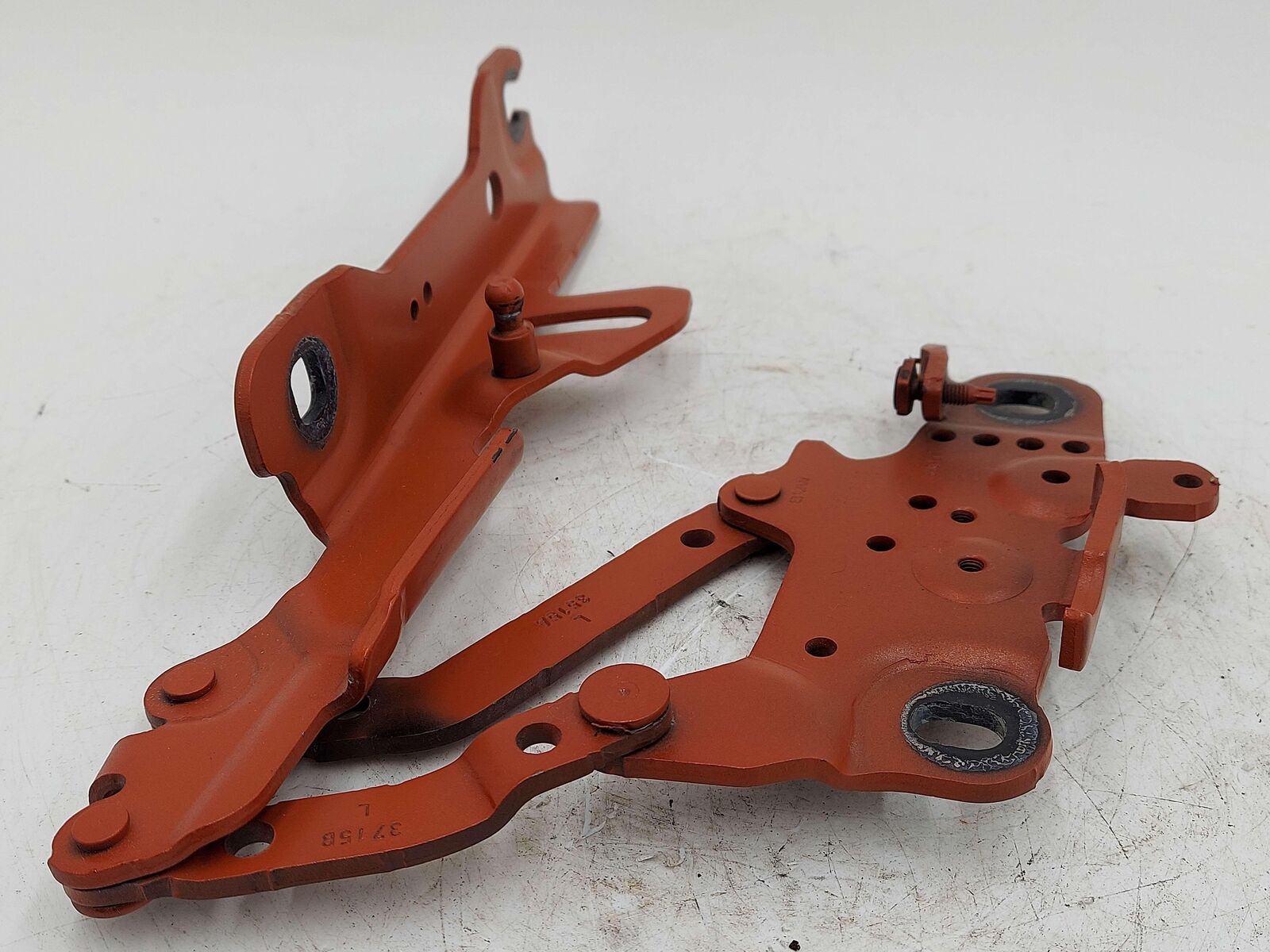 15-20 BMW M4 F82 LEFT HOOD HINGE SAKHIR ORANGE WB50 13989610 7336699 OEM