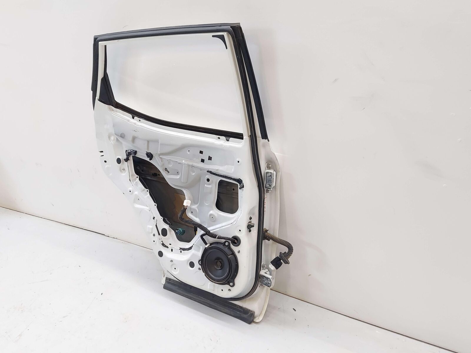 17-22 NISSAN QASHQAI REAR LEFT DOOR SHELL ELECTRIC BLIZZARD WHITE QAK