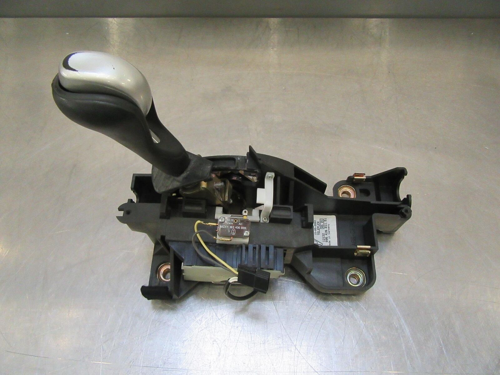 01-05 PORSCHE 911 996 Targa Tiptronic Transmission Shifter *note* 99642601151